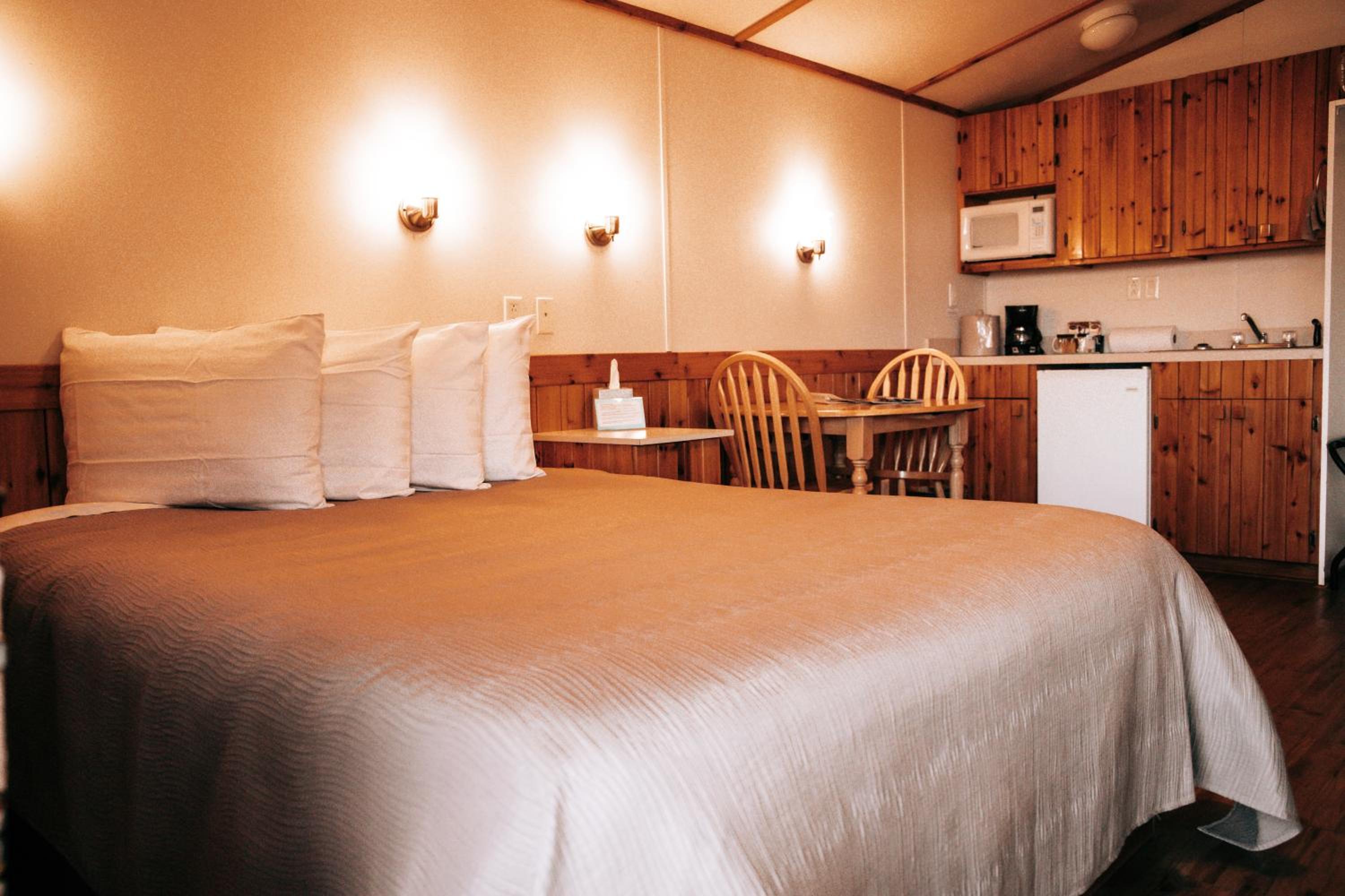 Deluxe Room (2 Adults + 1 Child)