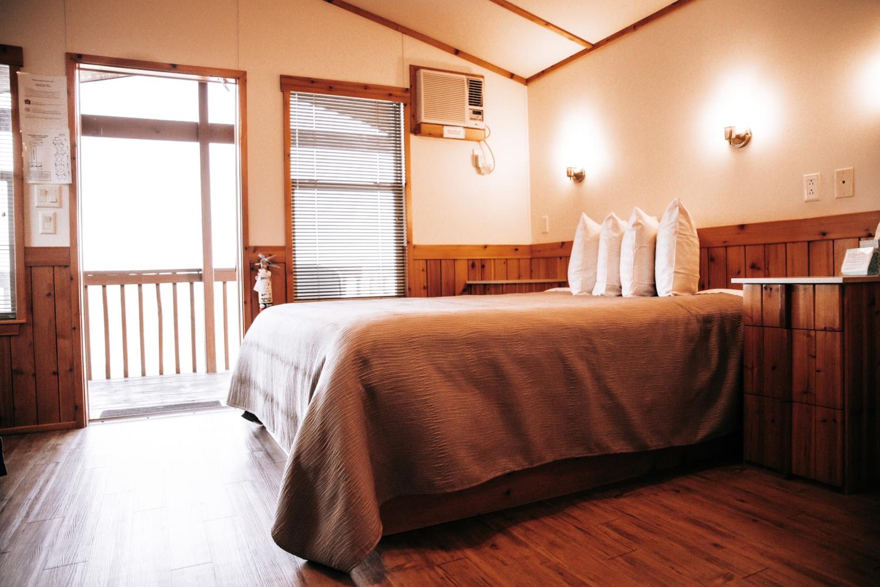 Deluxe Room (2 Adults + 1 Child) photo 3