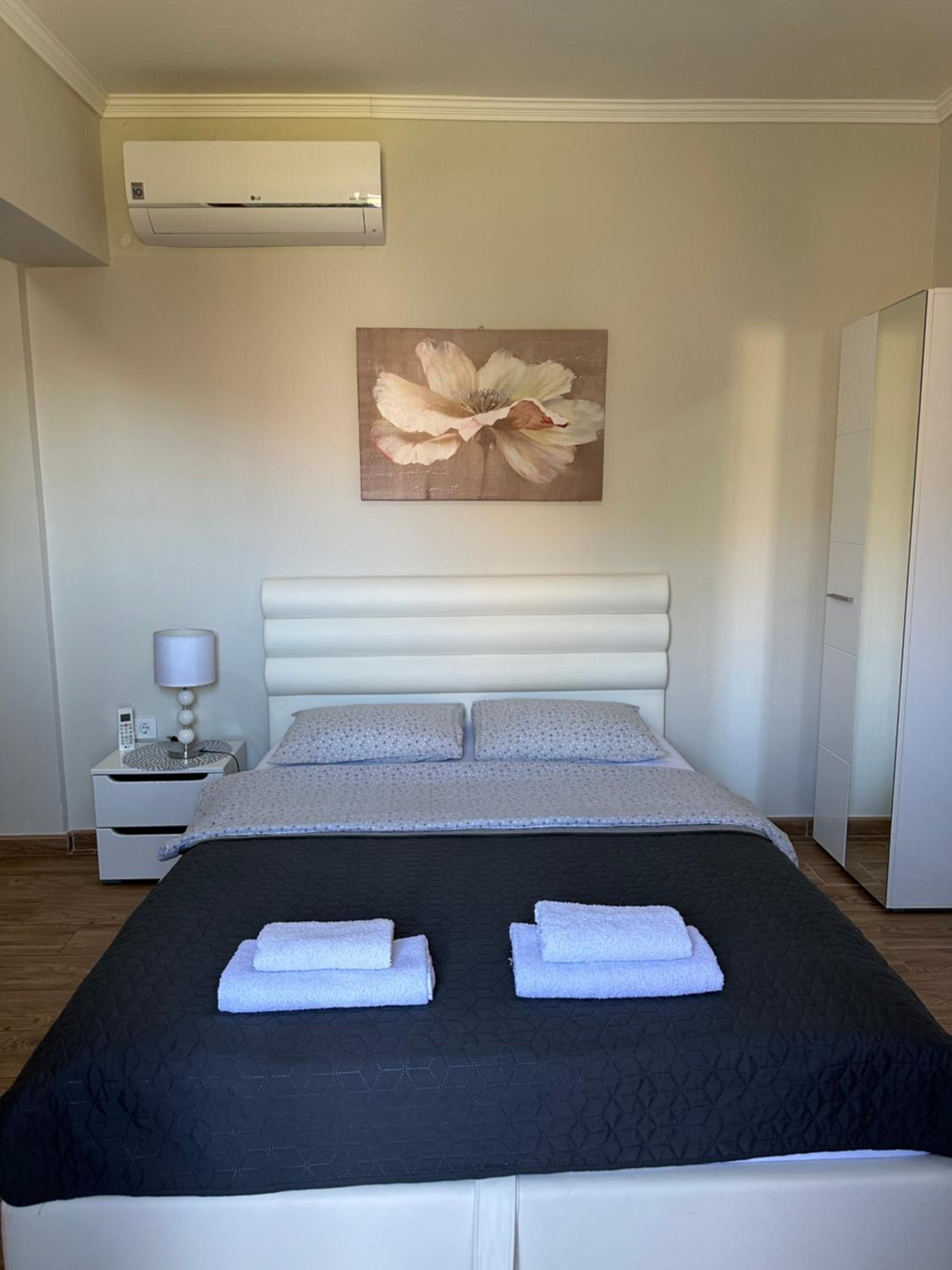 Studio Apartment photo 1