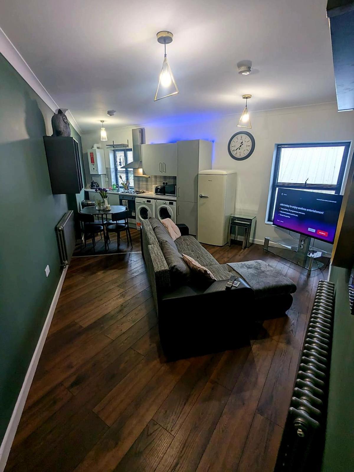 One-Bedroom Apartment photo 2