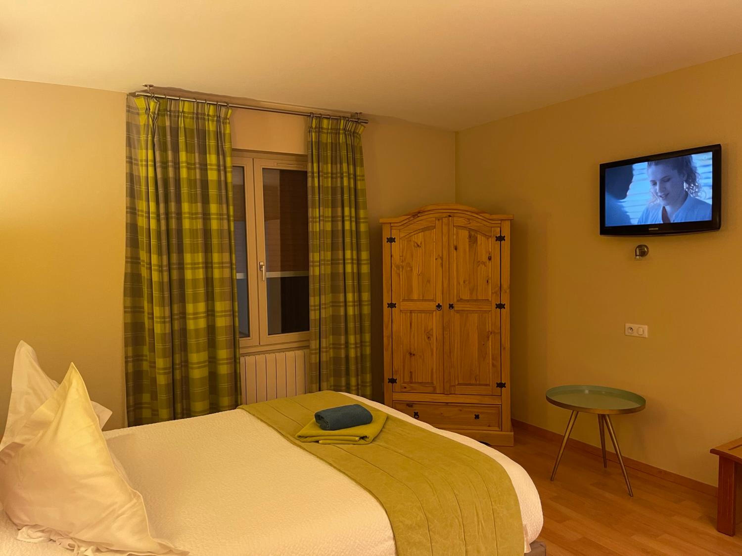 Queen Room - Photo 13