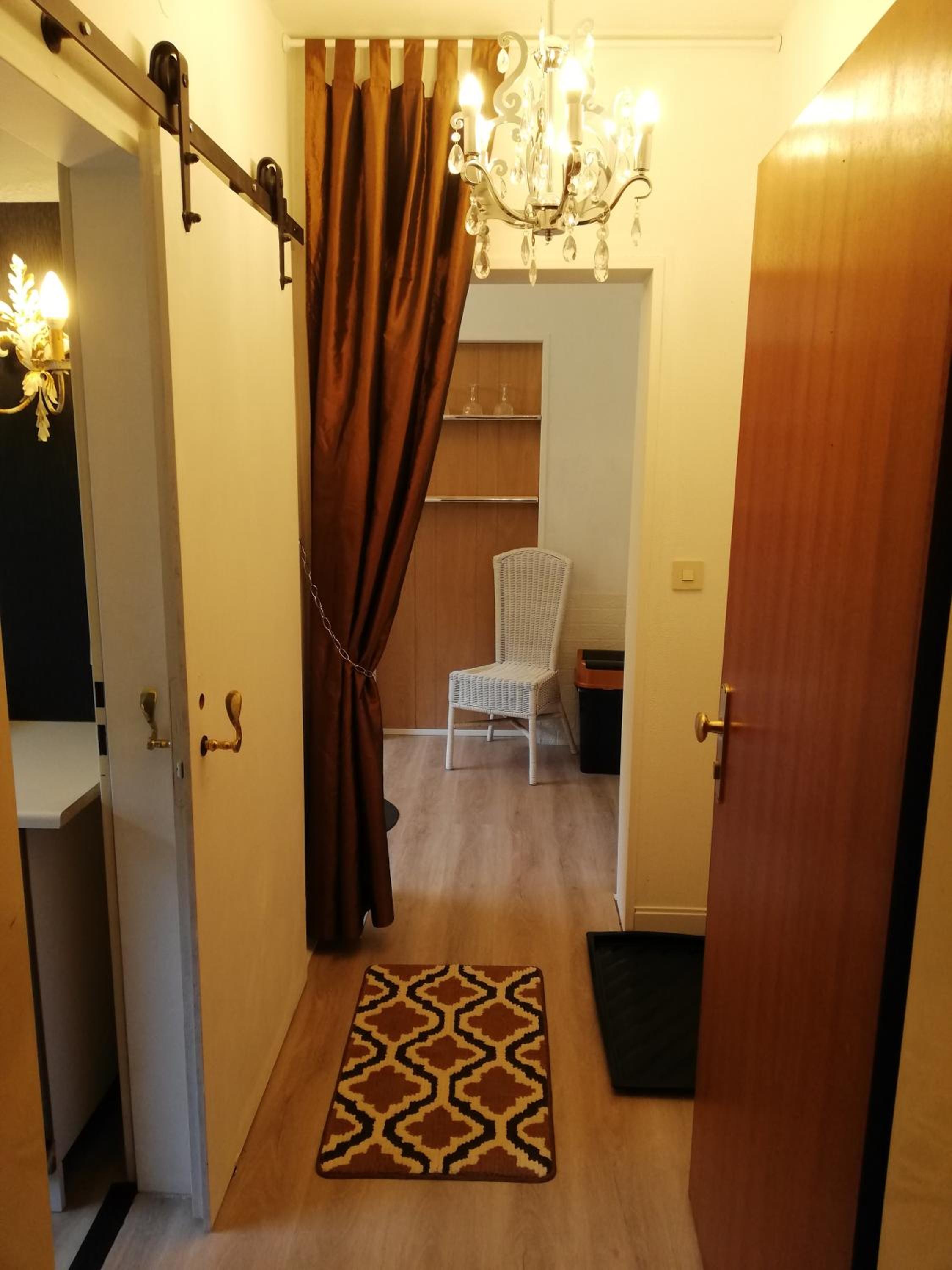 One-Bedroom Apartment photo 1