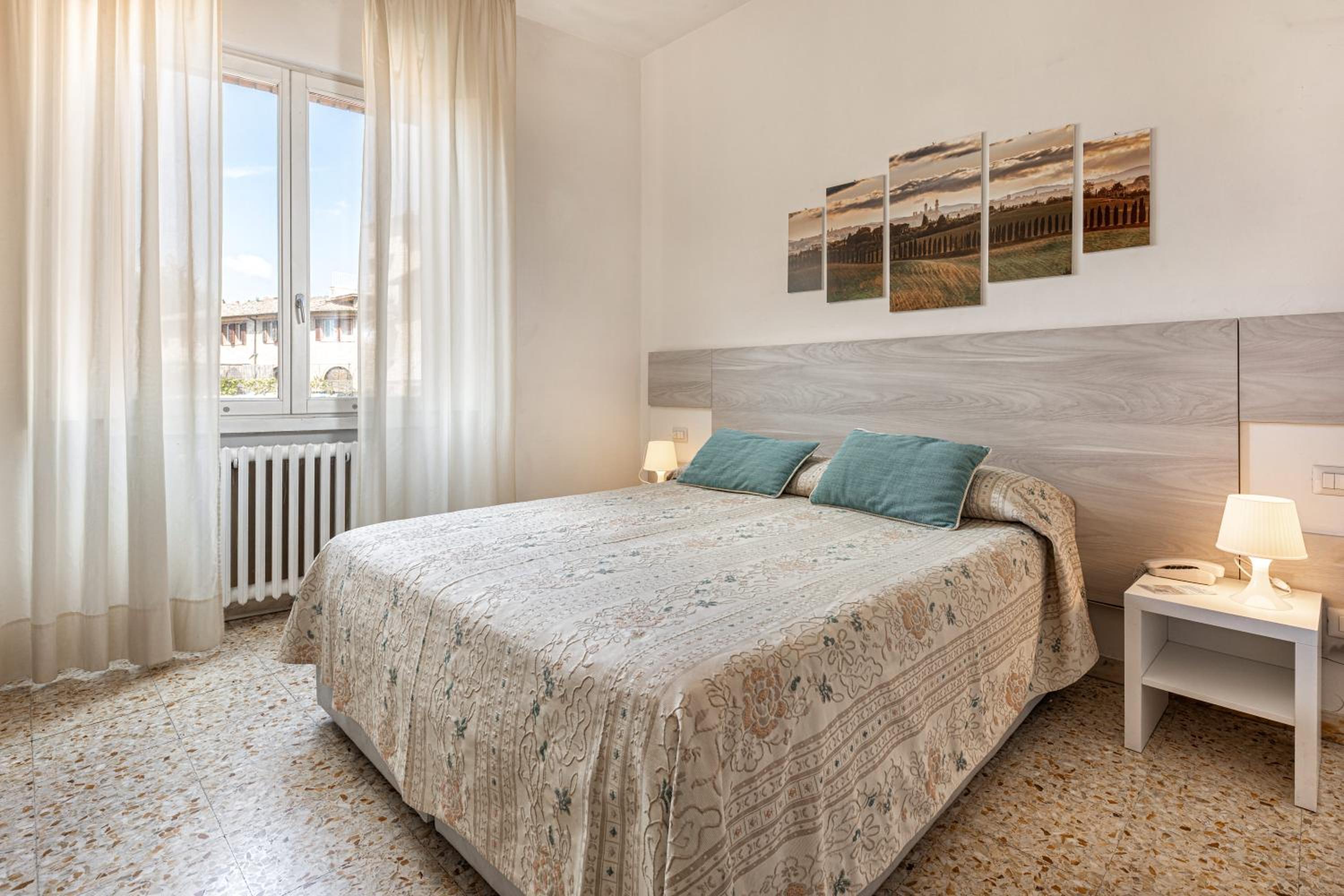 Economy Double Room - Photo 8