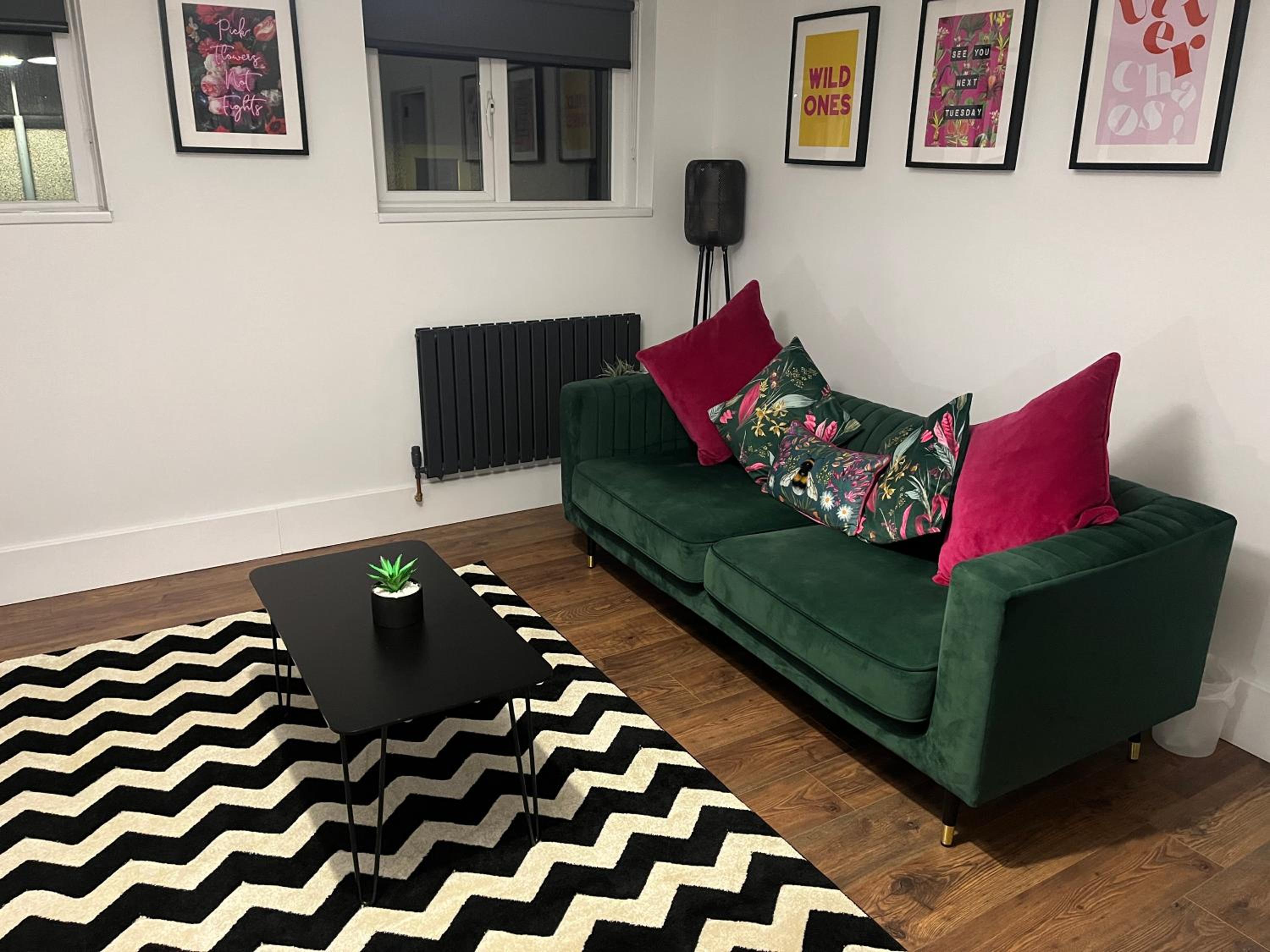 One-Bedroom Apartment photo 2