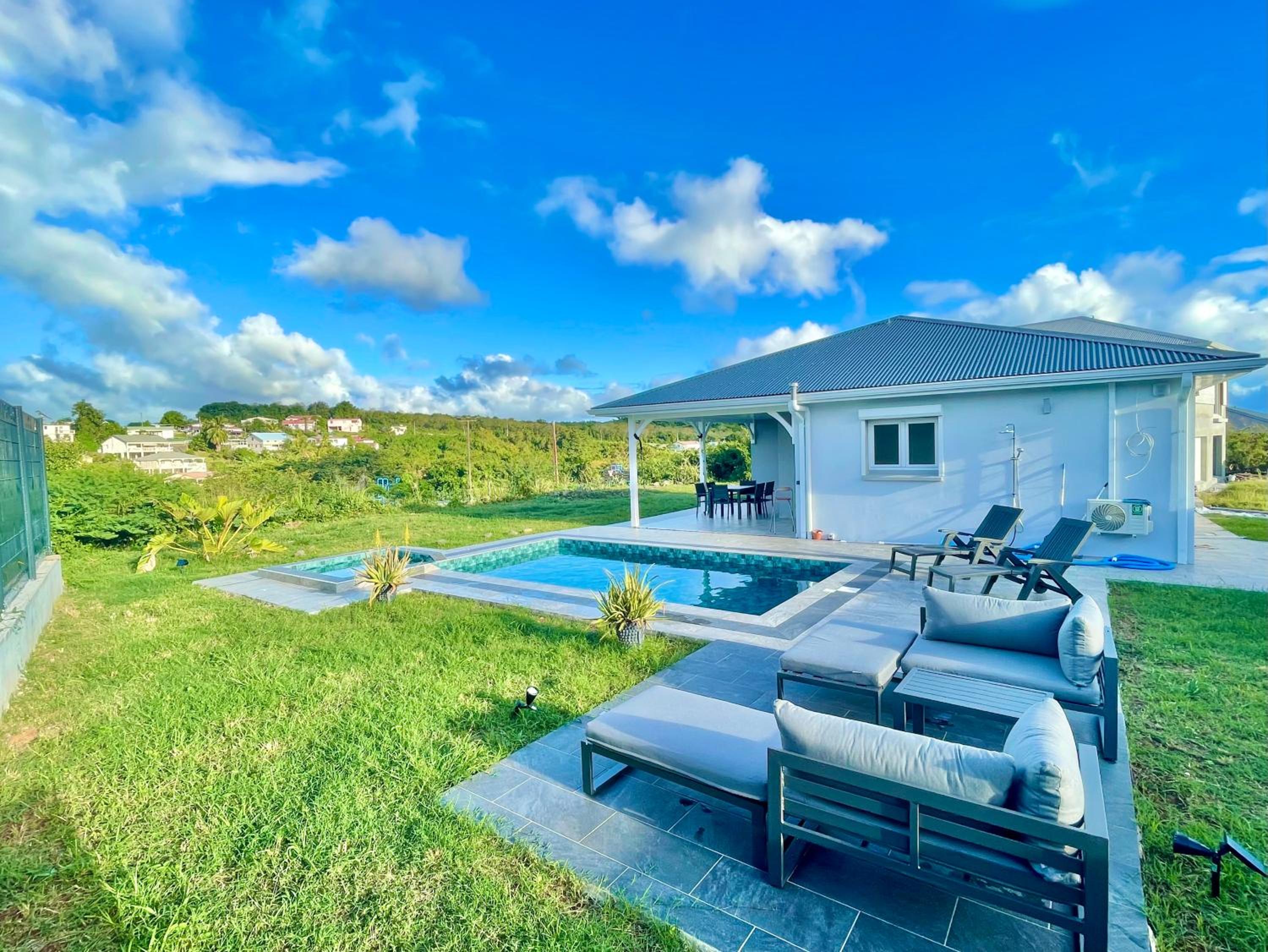 Three-Bedroom Villa photo 1