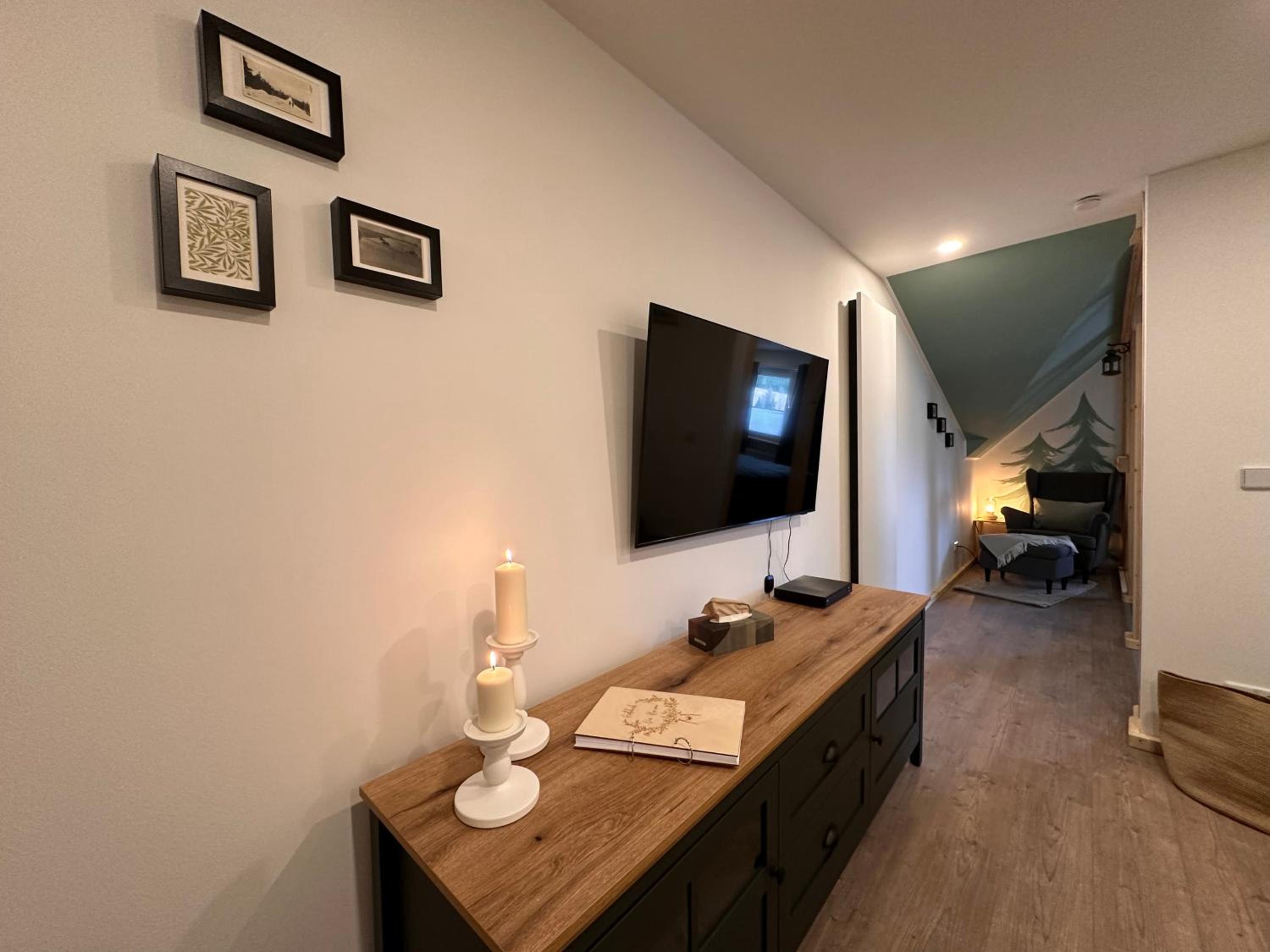 Three-Bedroom House photo 3