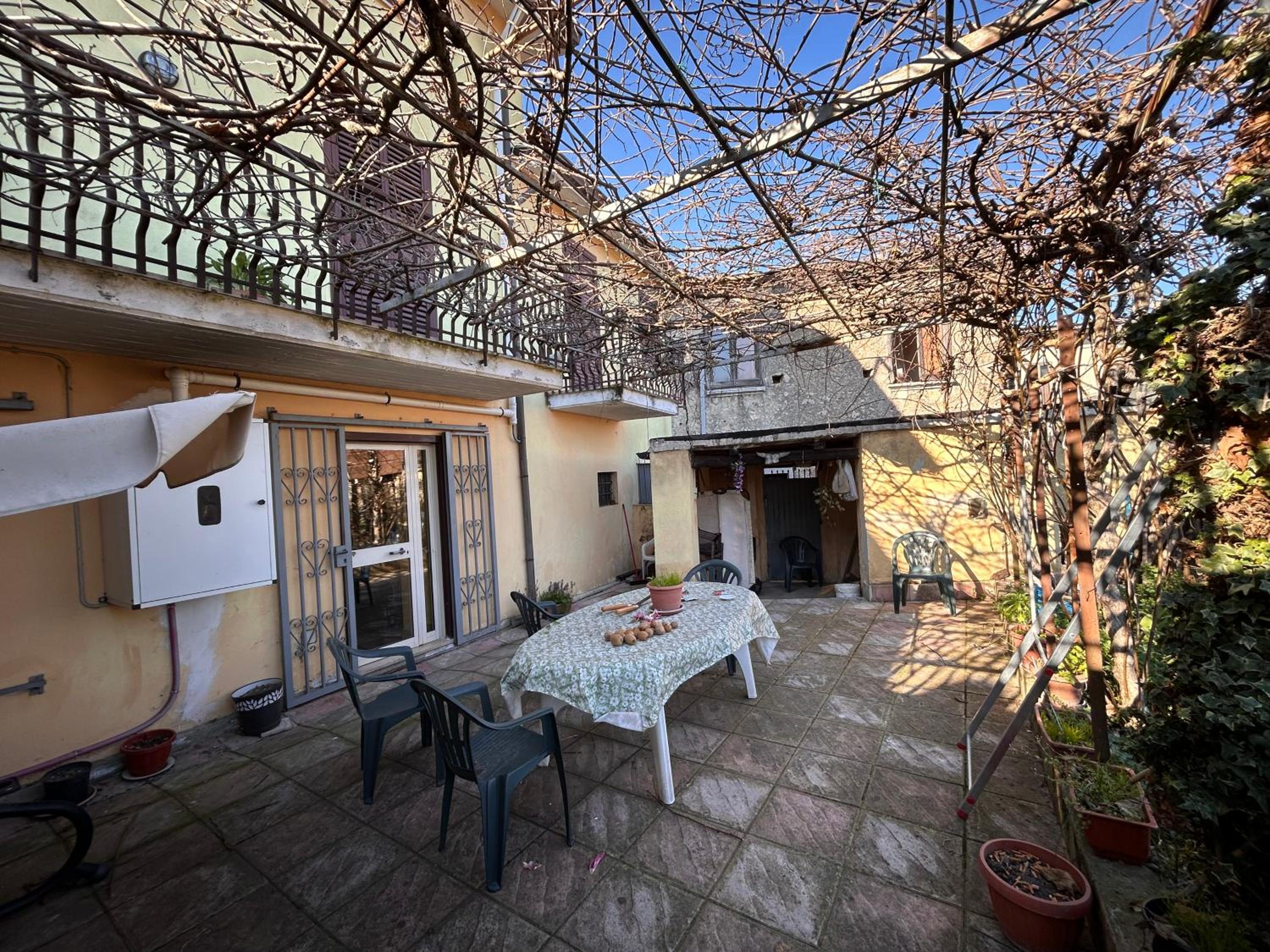 Three-Bedroom House photo 3