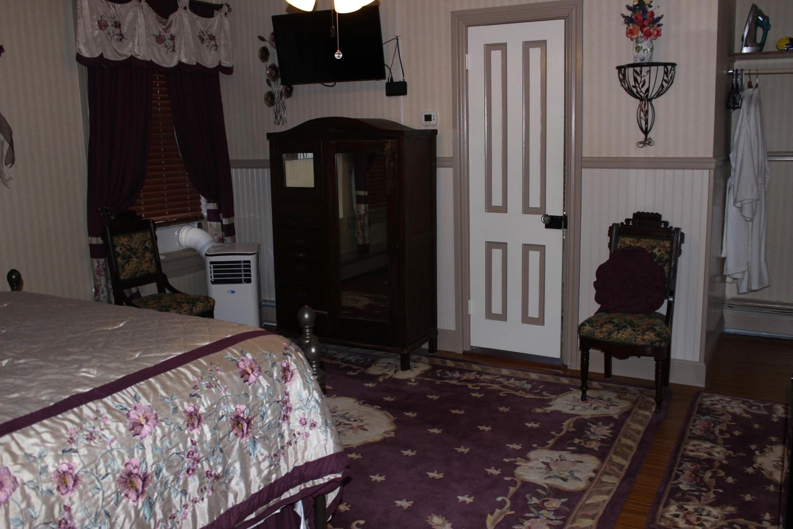 Deluxe Double Room with Shower photo 2