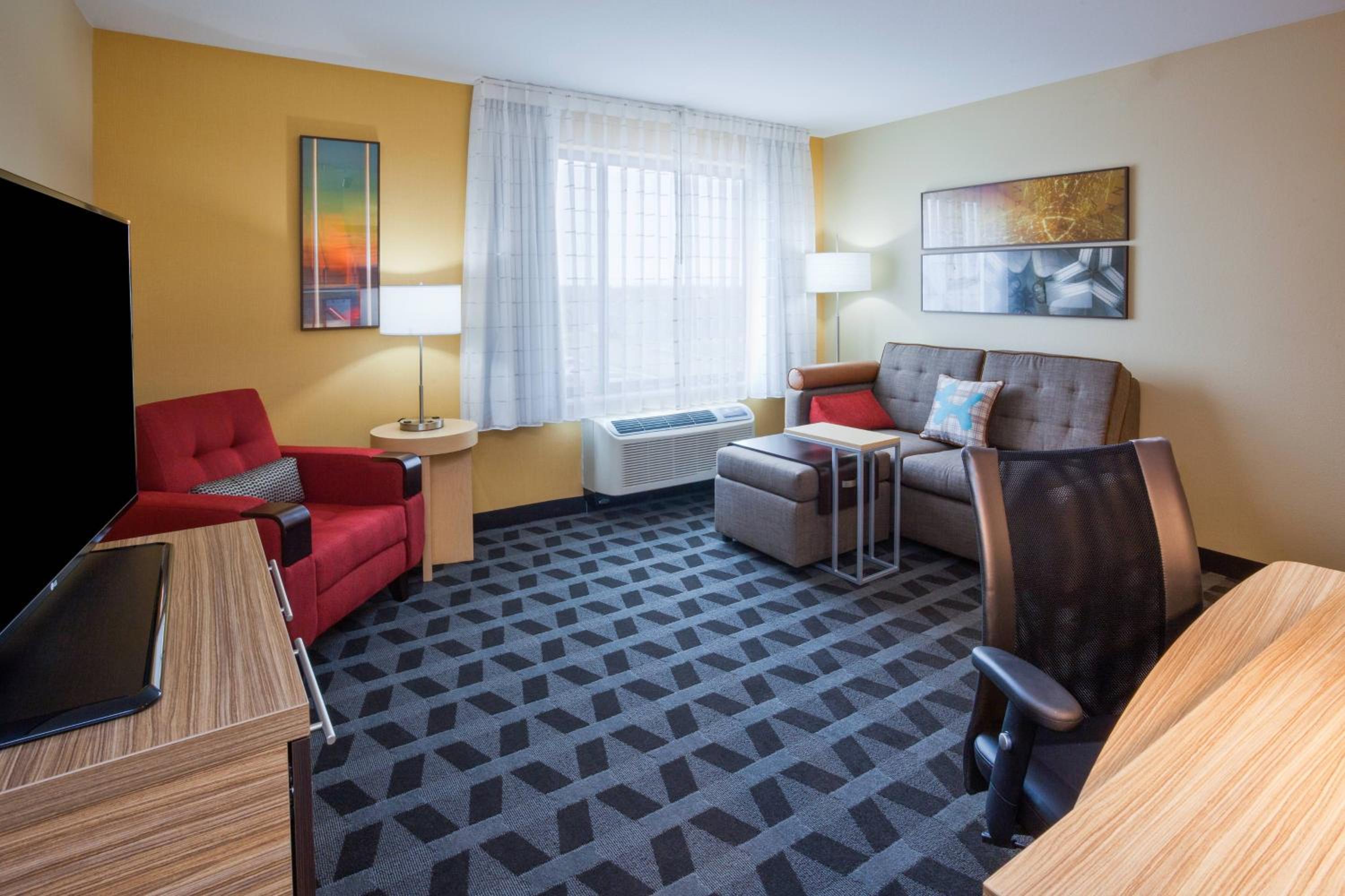One-Bedroom Suite with City View photo 2