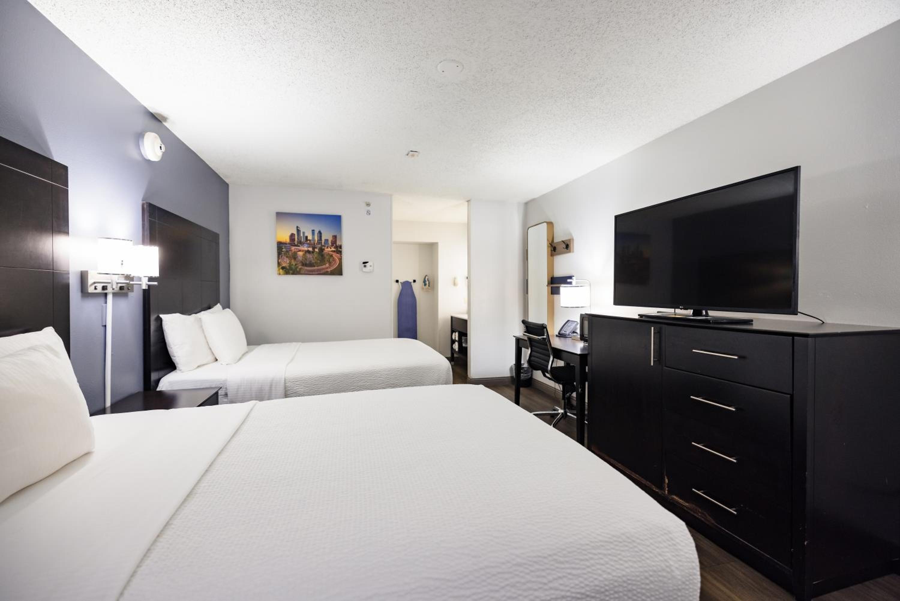Double Room with Two Double Beds - Non-Smoking - Photo 6