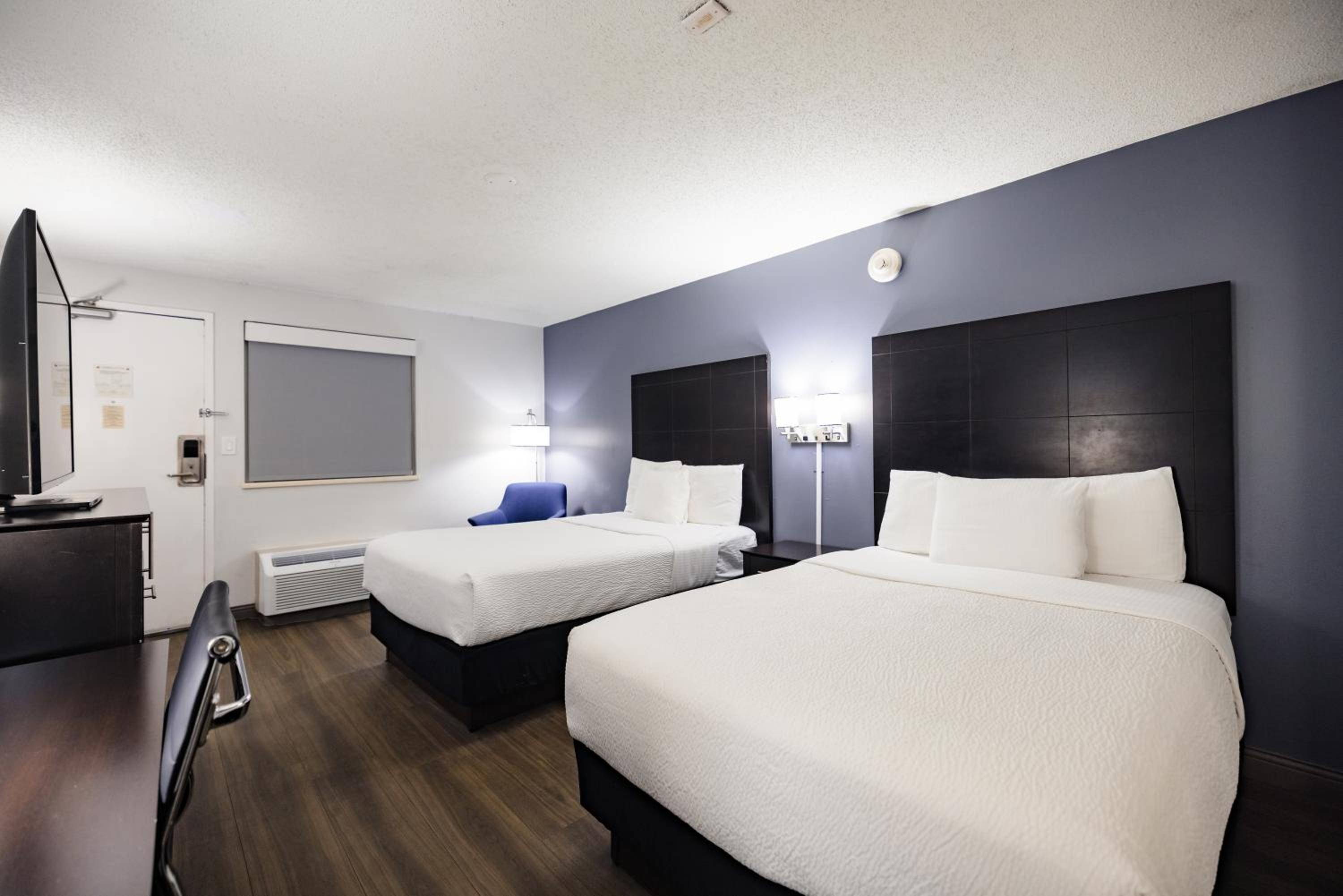 Double Room with Two Double Beds - Non-Smoking - Photo 7