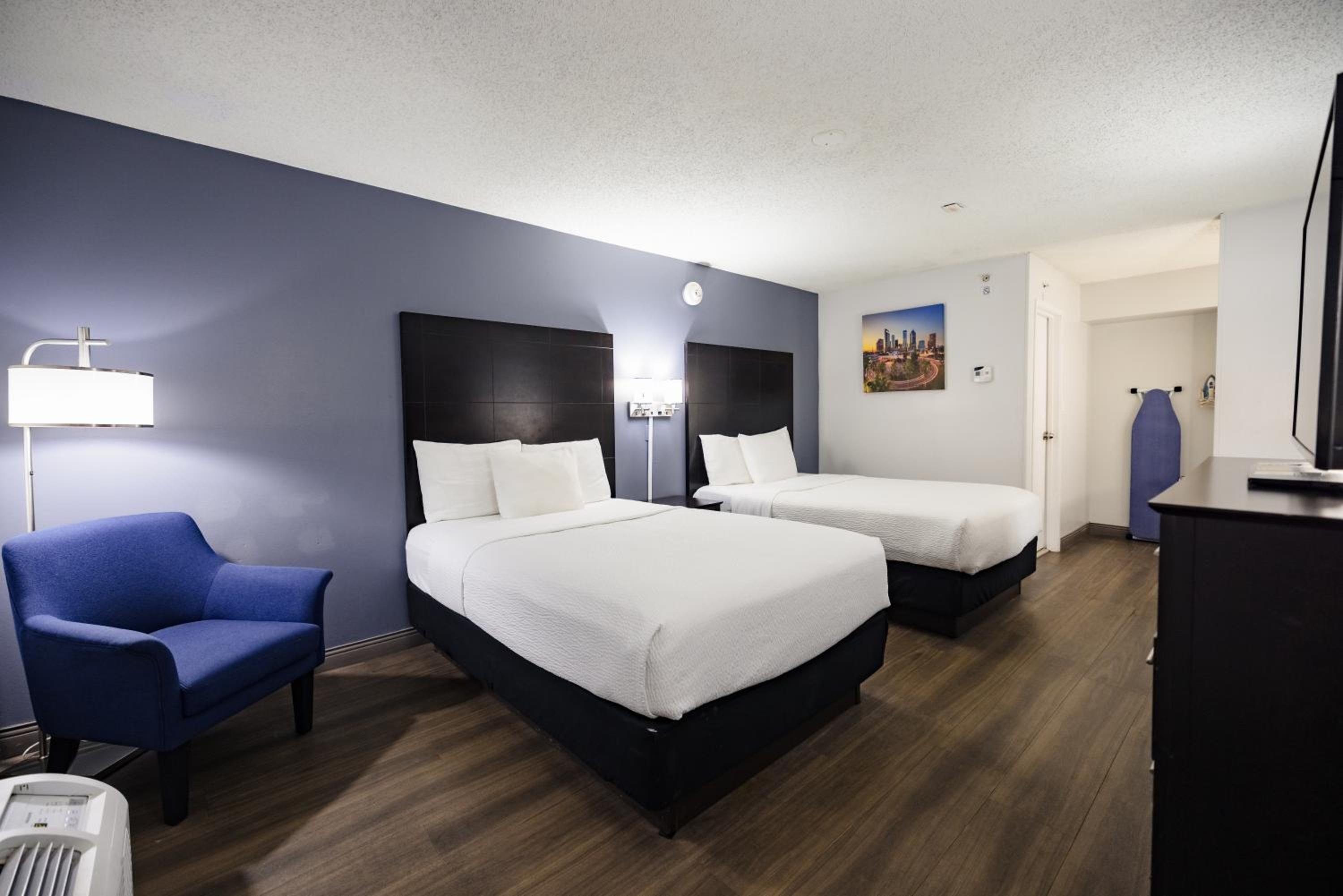 Double Room with Two Double Beds - Non-Smoking - Photo 8