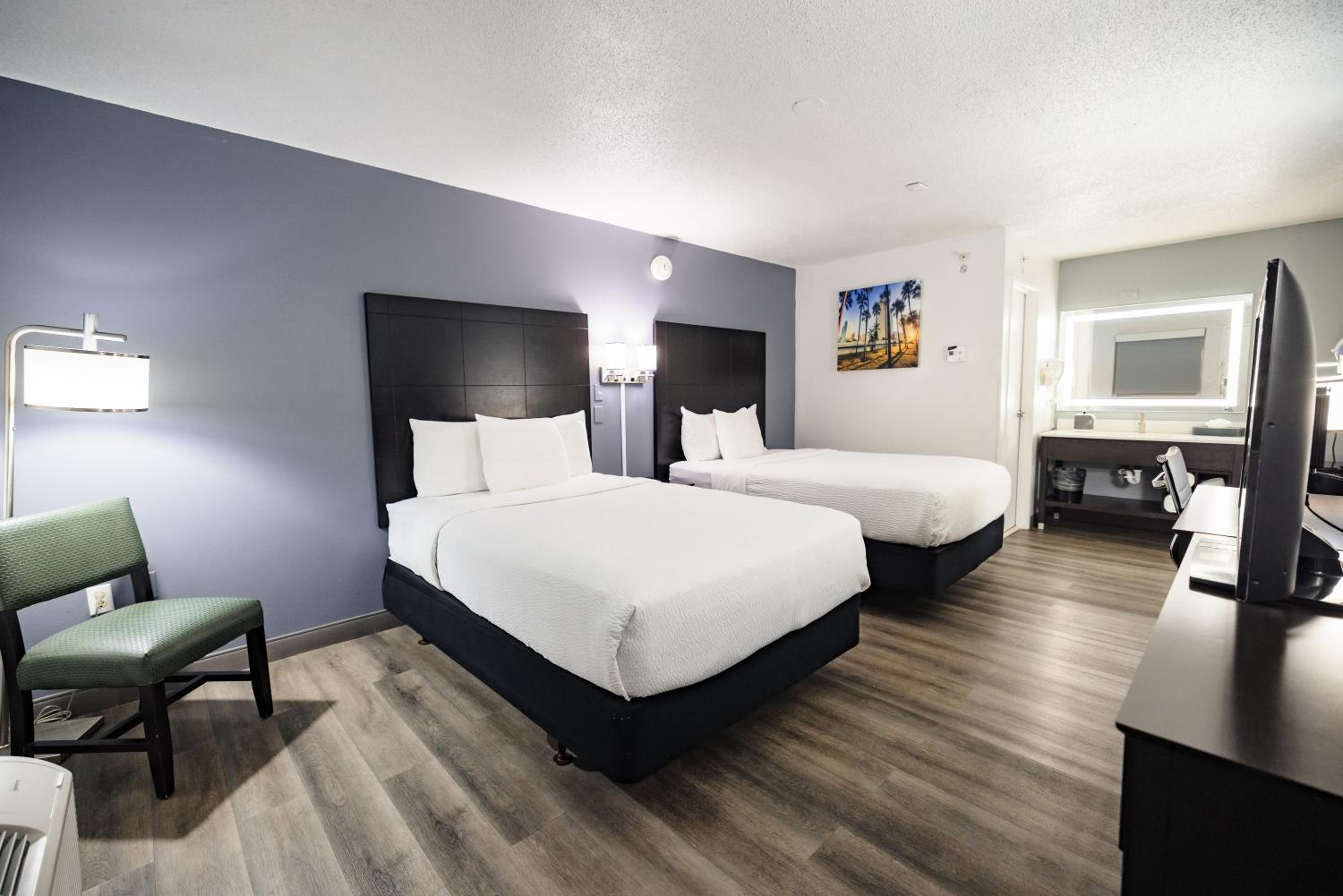 Double Room with Two Double Beds - Non-Smoking - Photo 9