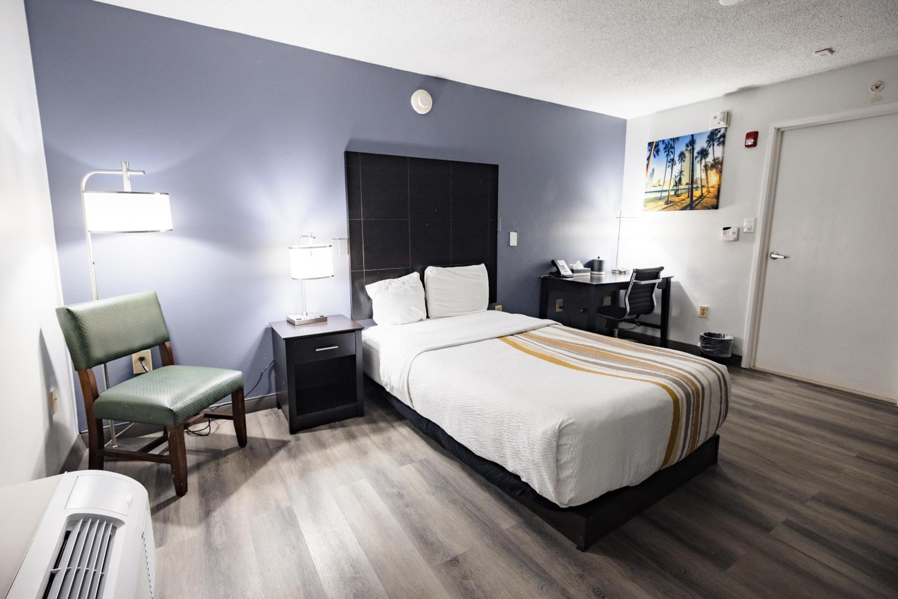 Double Room - Mobility Access/Non-Smoking - Photo 5