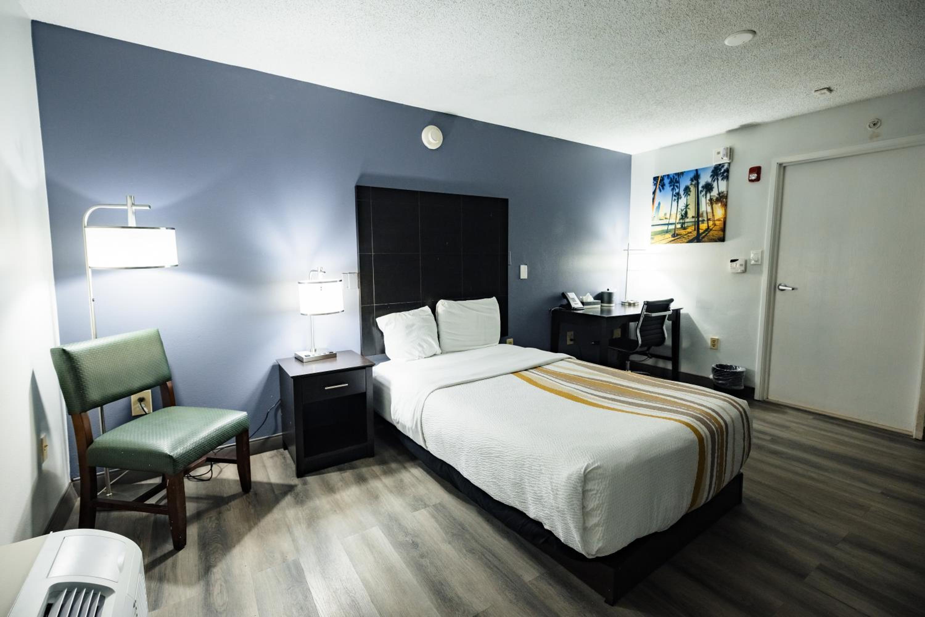 Double Room - Mobility Access/Non-Smoking - Photo 3