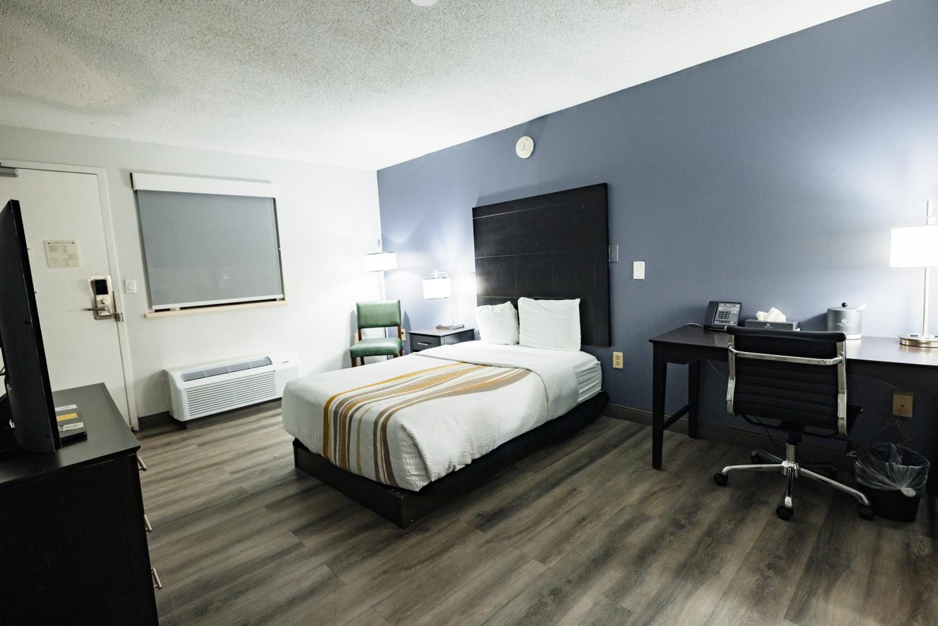 Double Room - Mobility Access/Non-Smoking - Photo 4