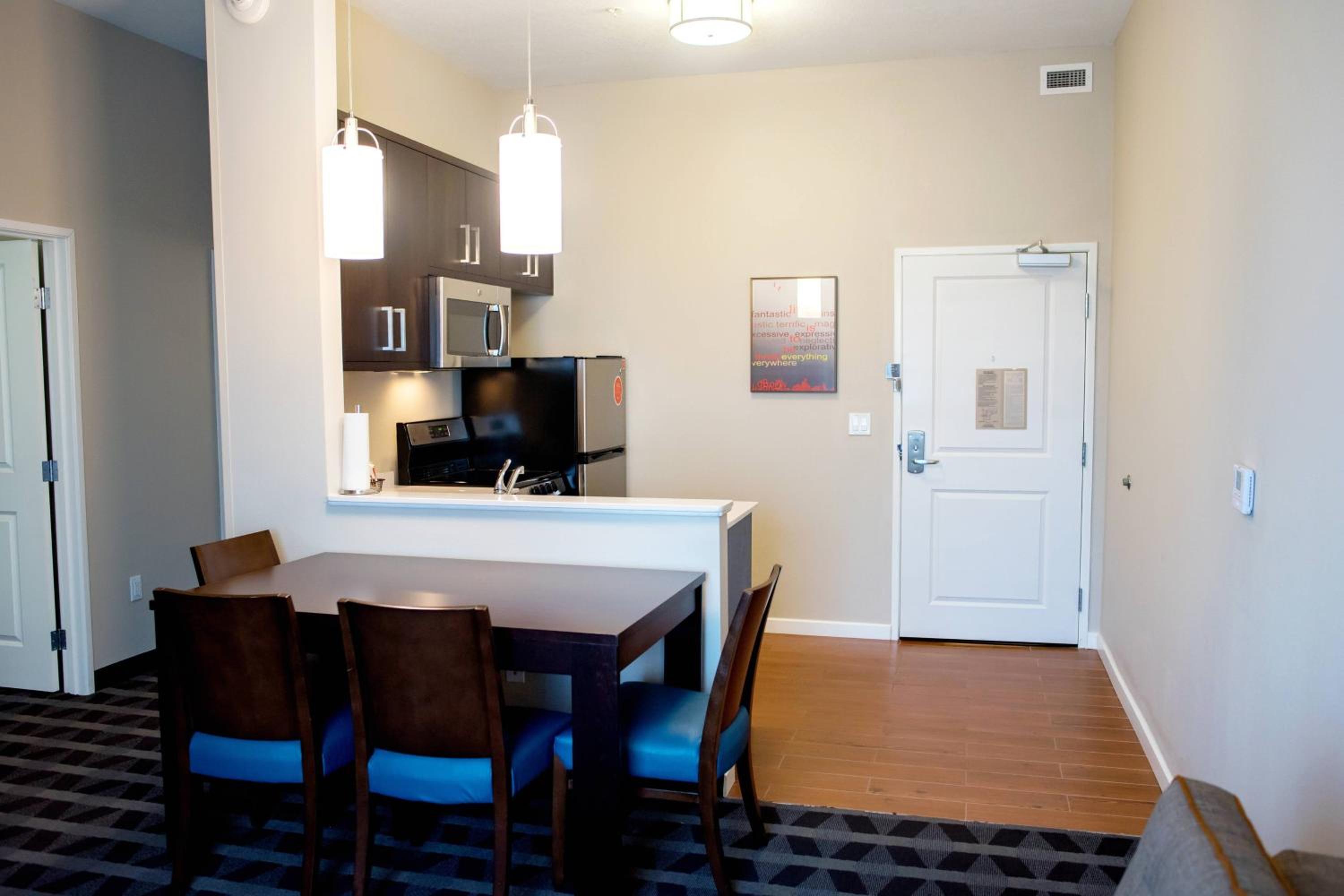 Two-Bedroom Suite - Mobility Accessible with Tub photo 3