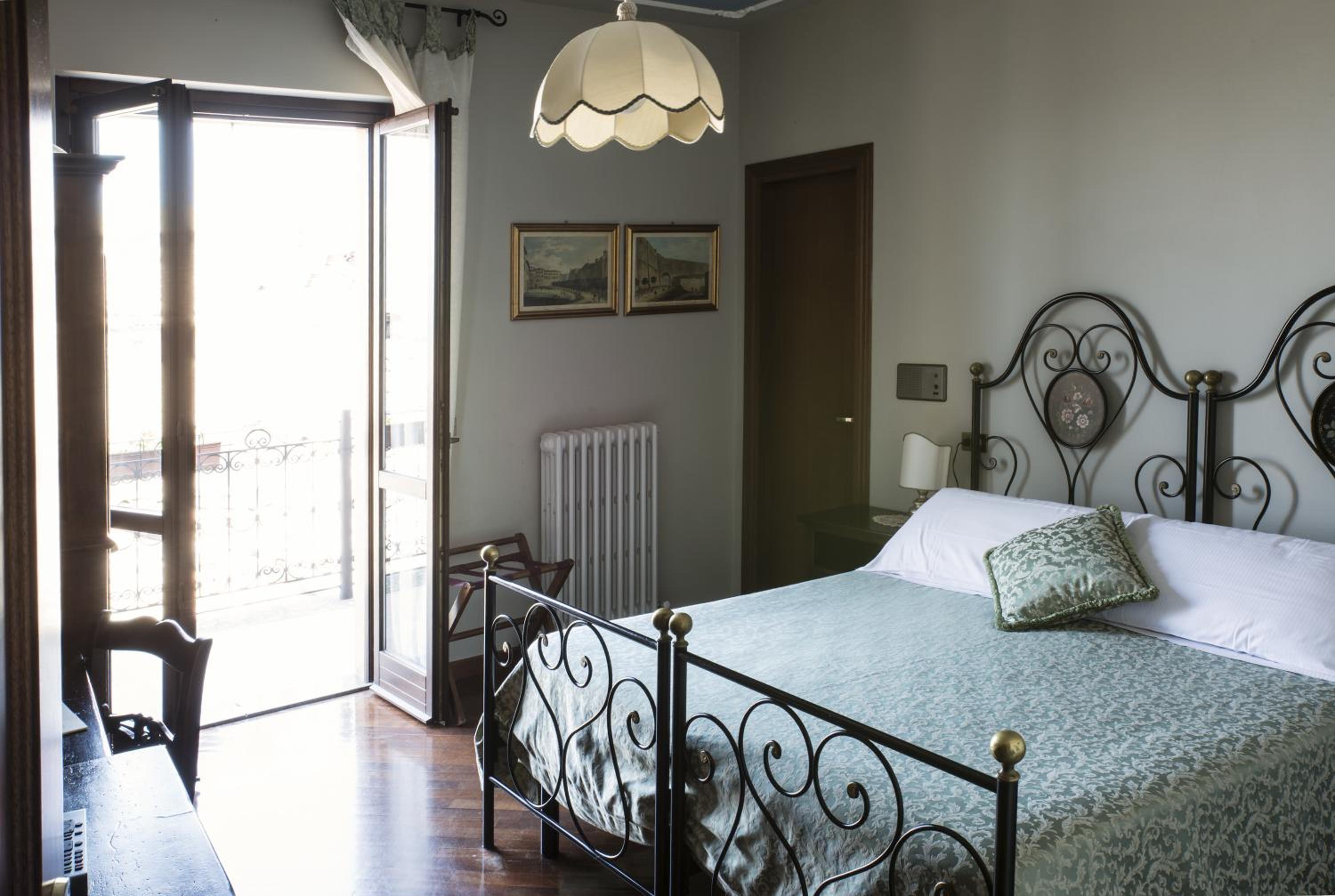 Double Room - Photo 2