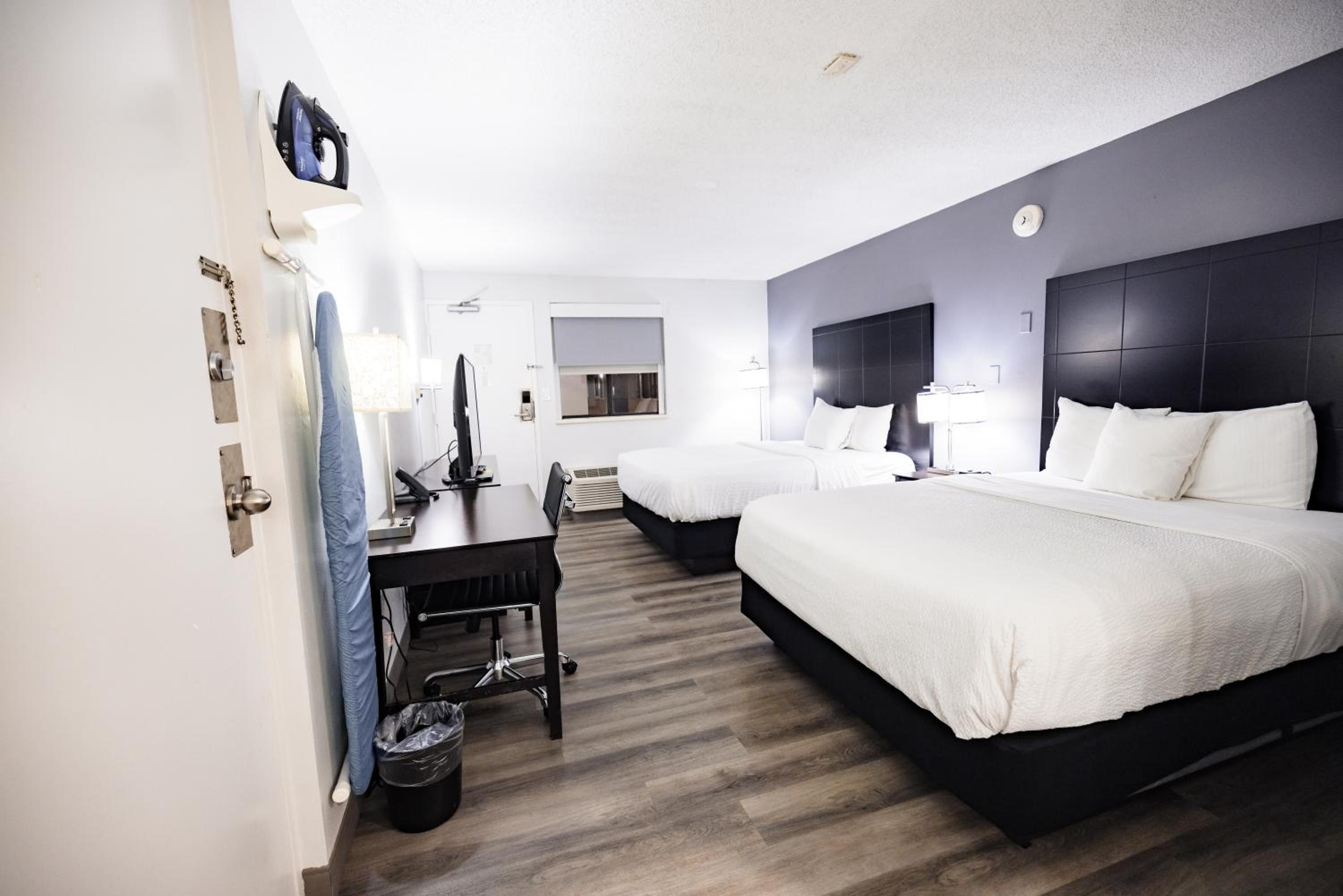 Double Room with Two Double Beds - Non-Smoking - Photo 3