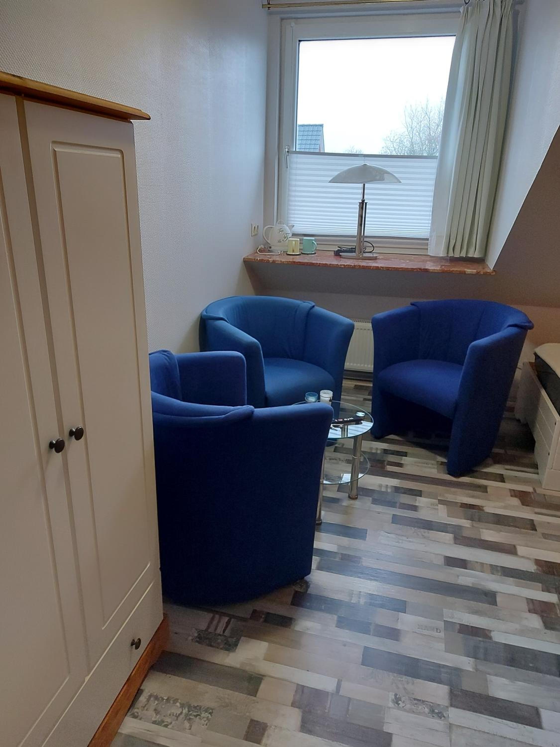 Family Room with Bathroom photo 2