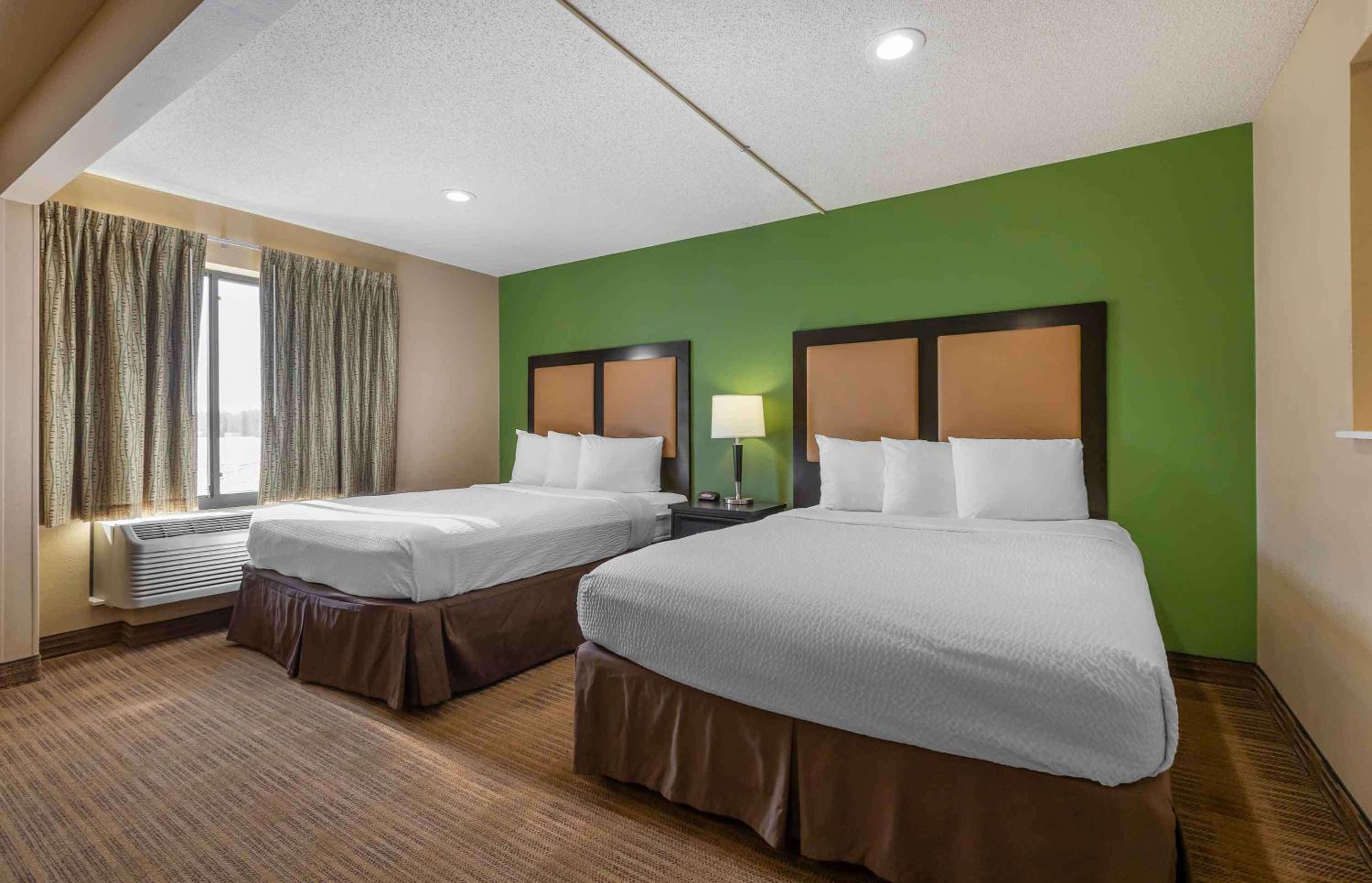 2 Queen Beds | Suite, Non-Smoking, Kitchen - Photo 1