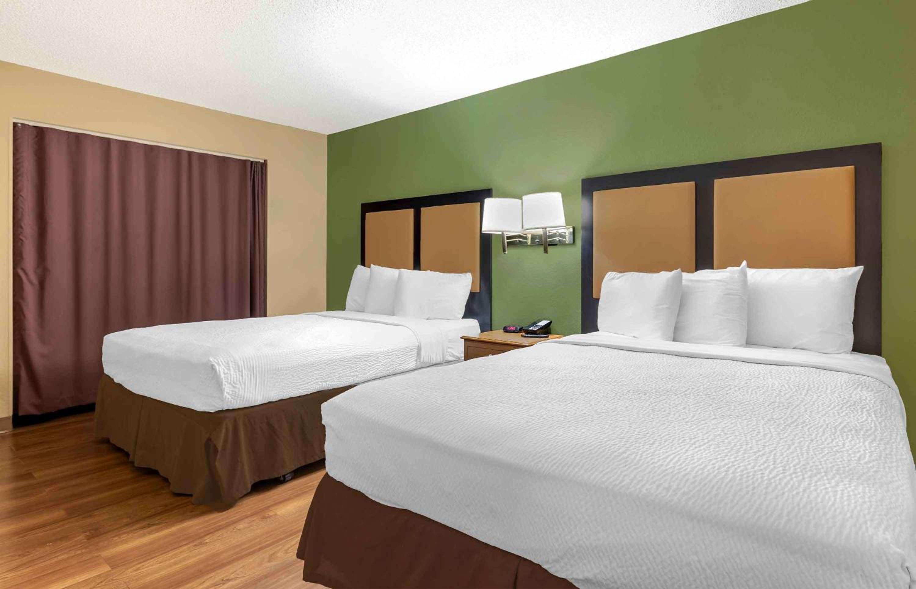 One Bedroom Suite With 2 Queen Beds - Non-Smoking - Photo 4