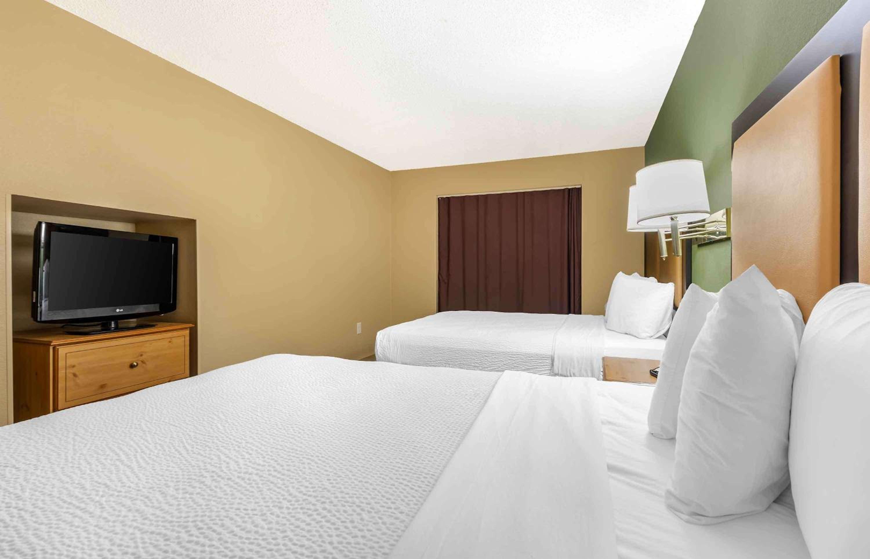 One Bedroom Suite With 2 Queen Beds - Non-Smoking - Photo 5