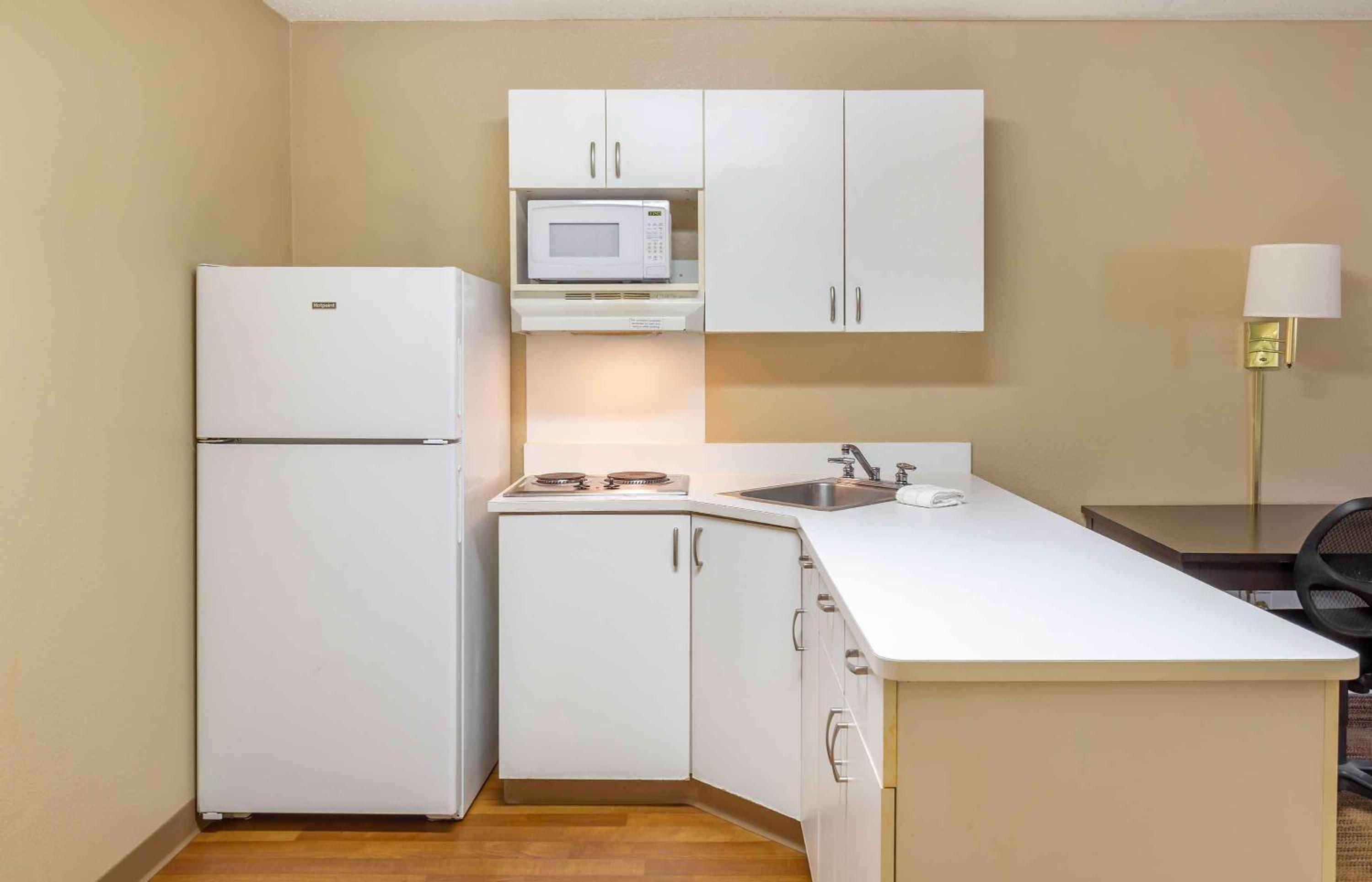 2 Full Beds | Non-Smoking, Kitchen - Photo 1
