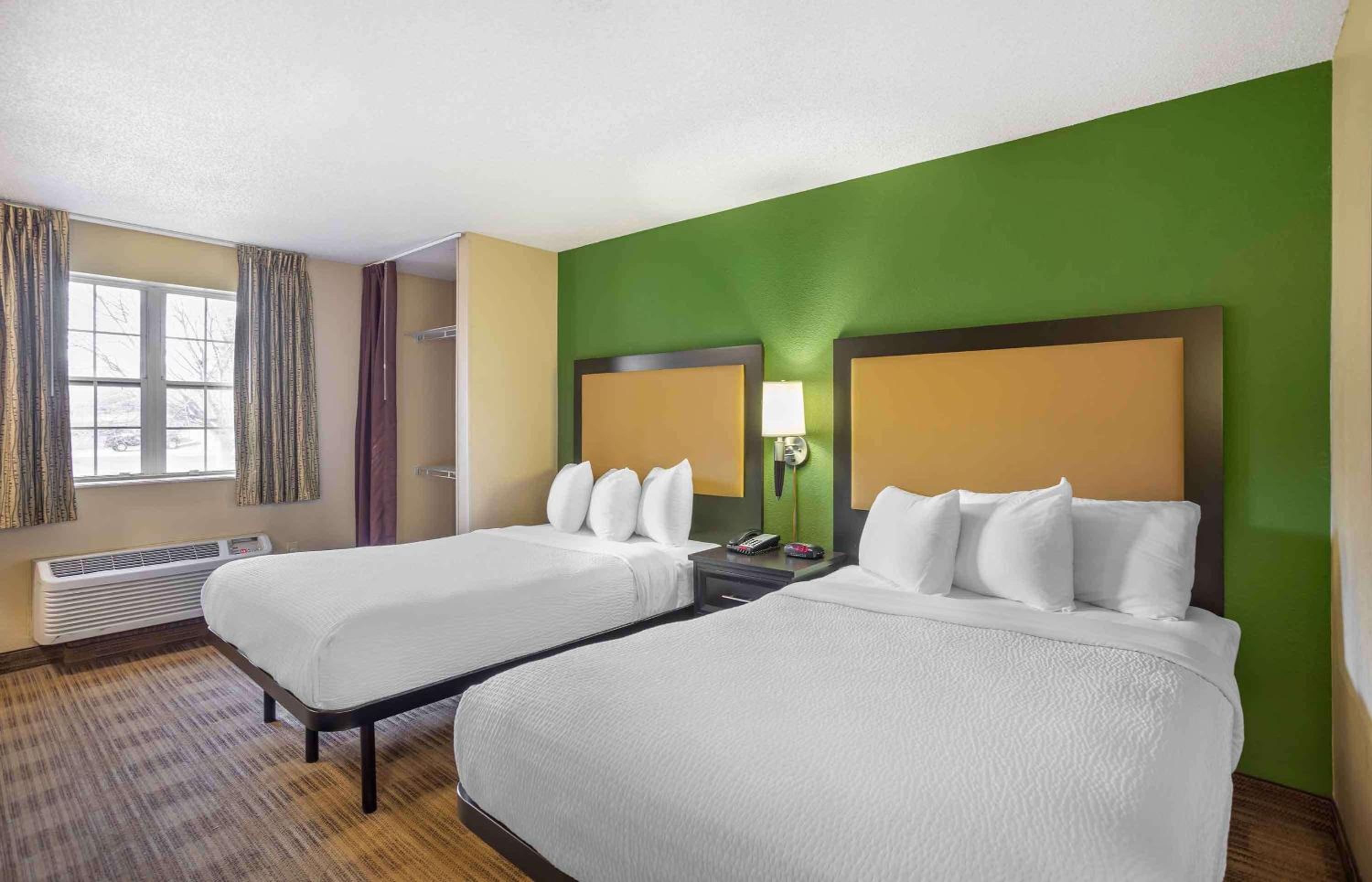 2 Full Beds | Non-Smoking, Kitchen - Photo 4