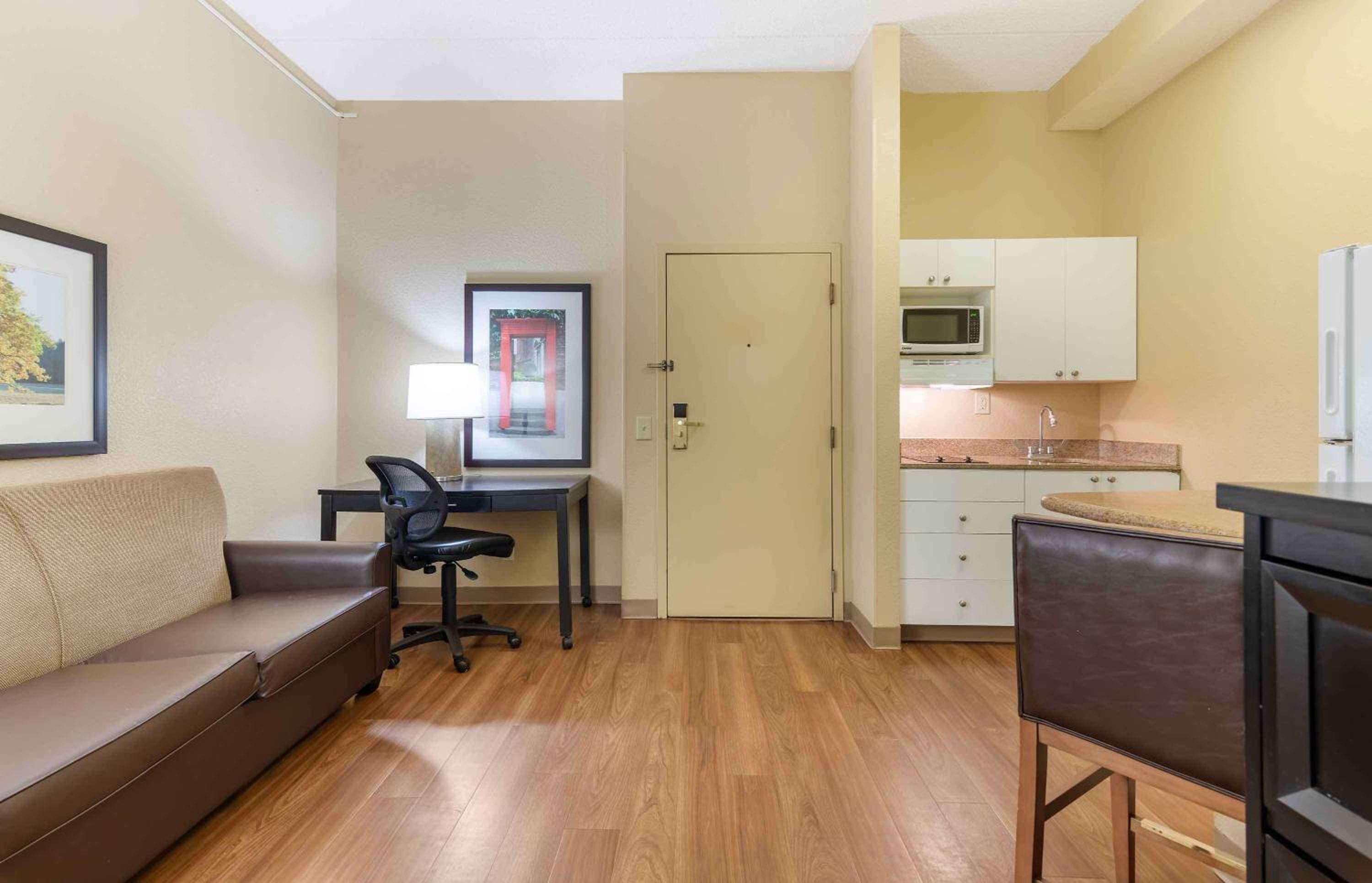 Deluxe Studio with 2 Double Beds - Non-Smoking - Photo 7
