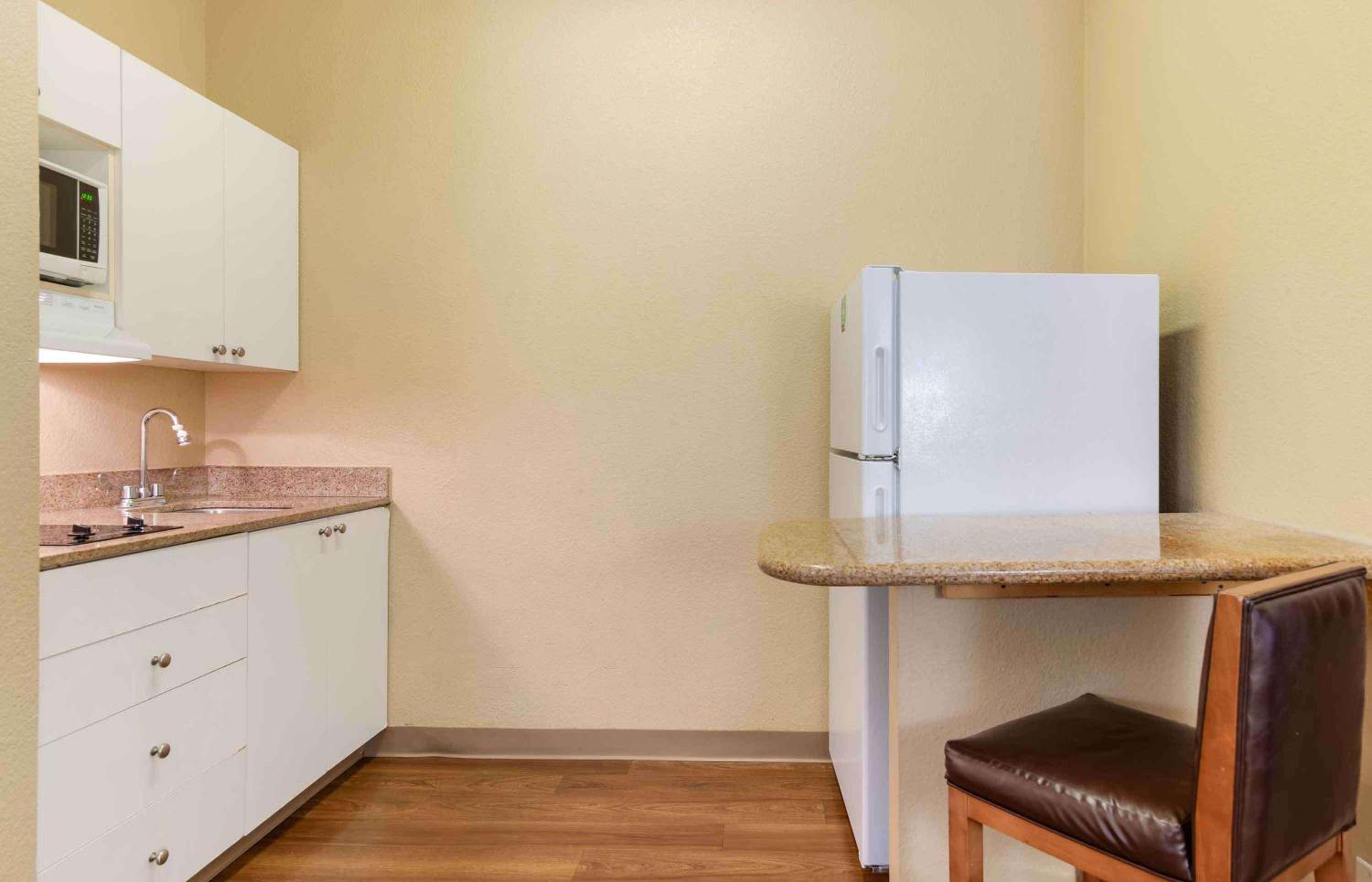 Deluxe Studio with 2 Double Beds - Non-Smoking - Photo 6