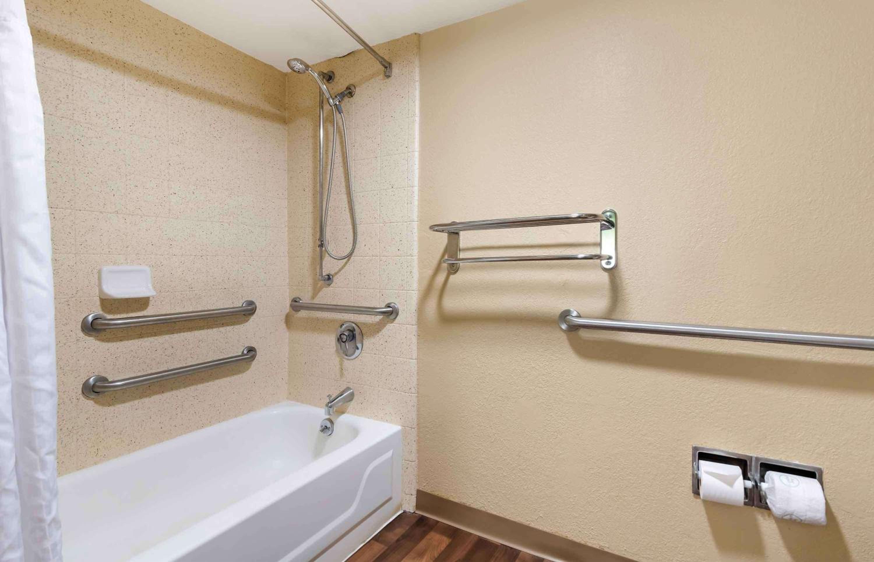 Deluxe Double Studio - Disabilty Access/Non-Smoking - Photo 5