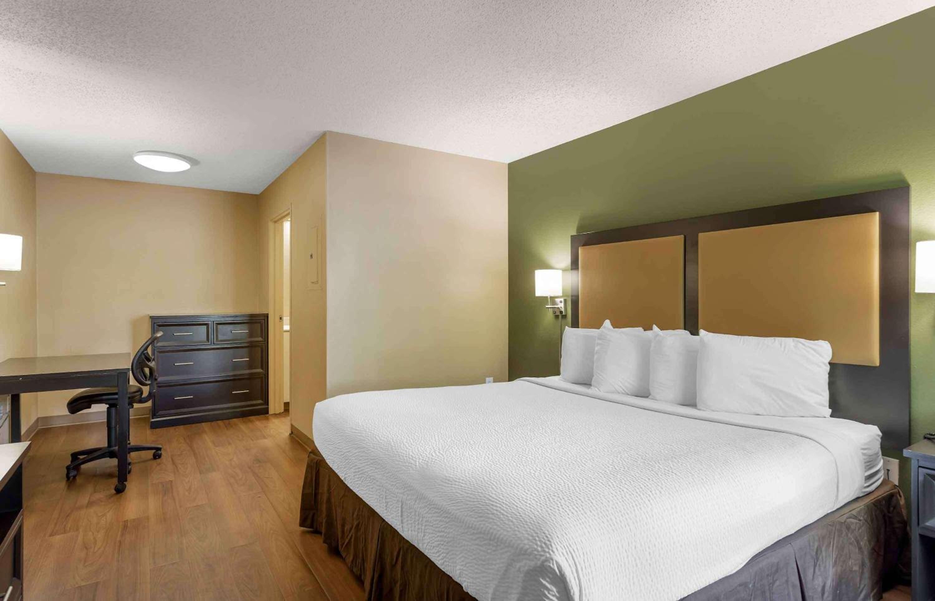 One Bedroom Suite - Non-Smoking - Photo 1
