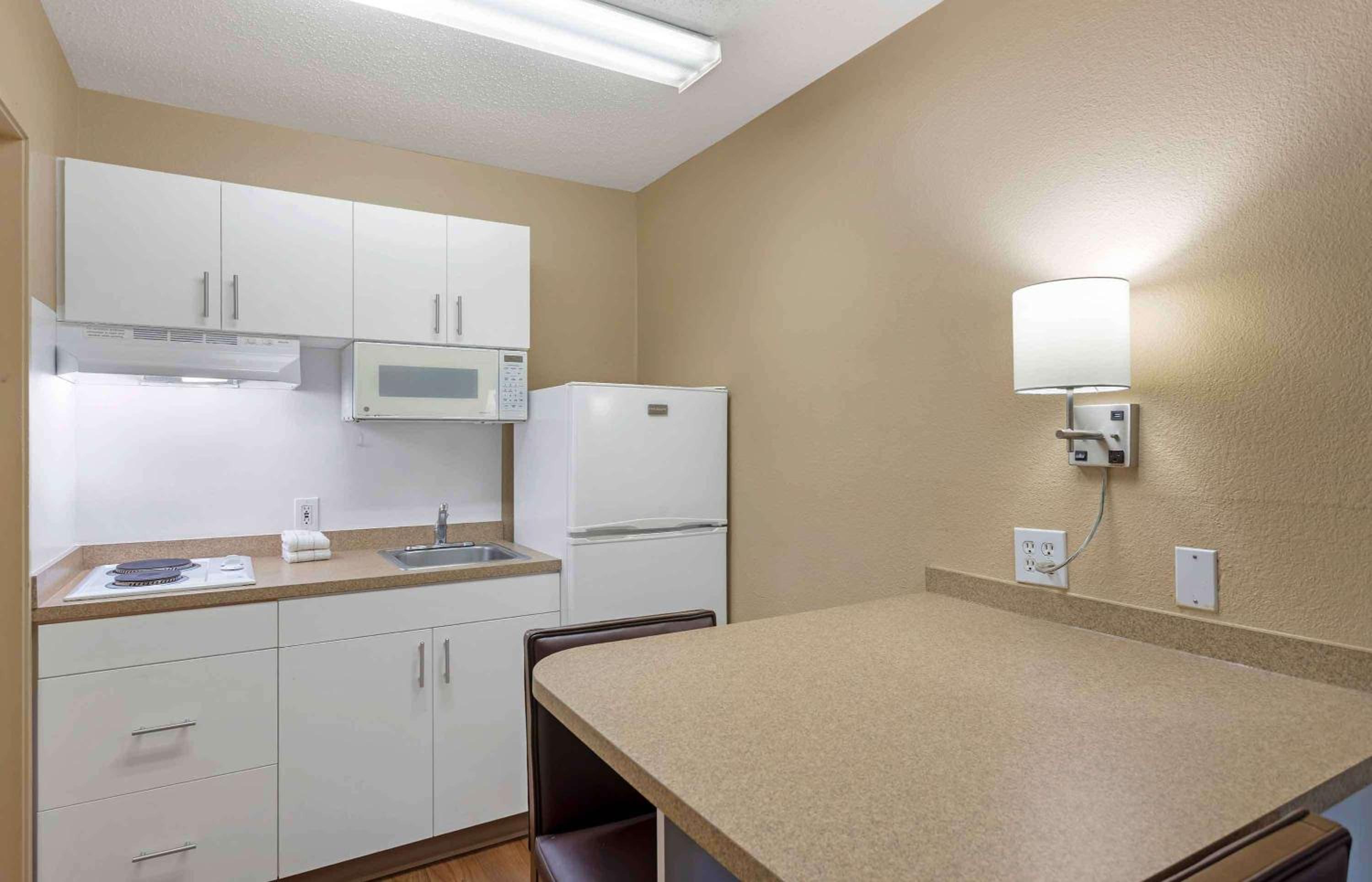 One Bedroom Suite - Non-Smoking - Photo 5