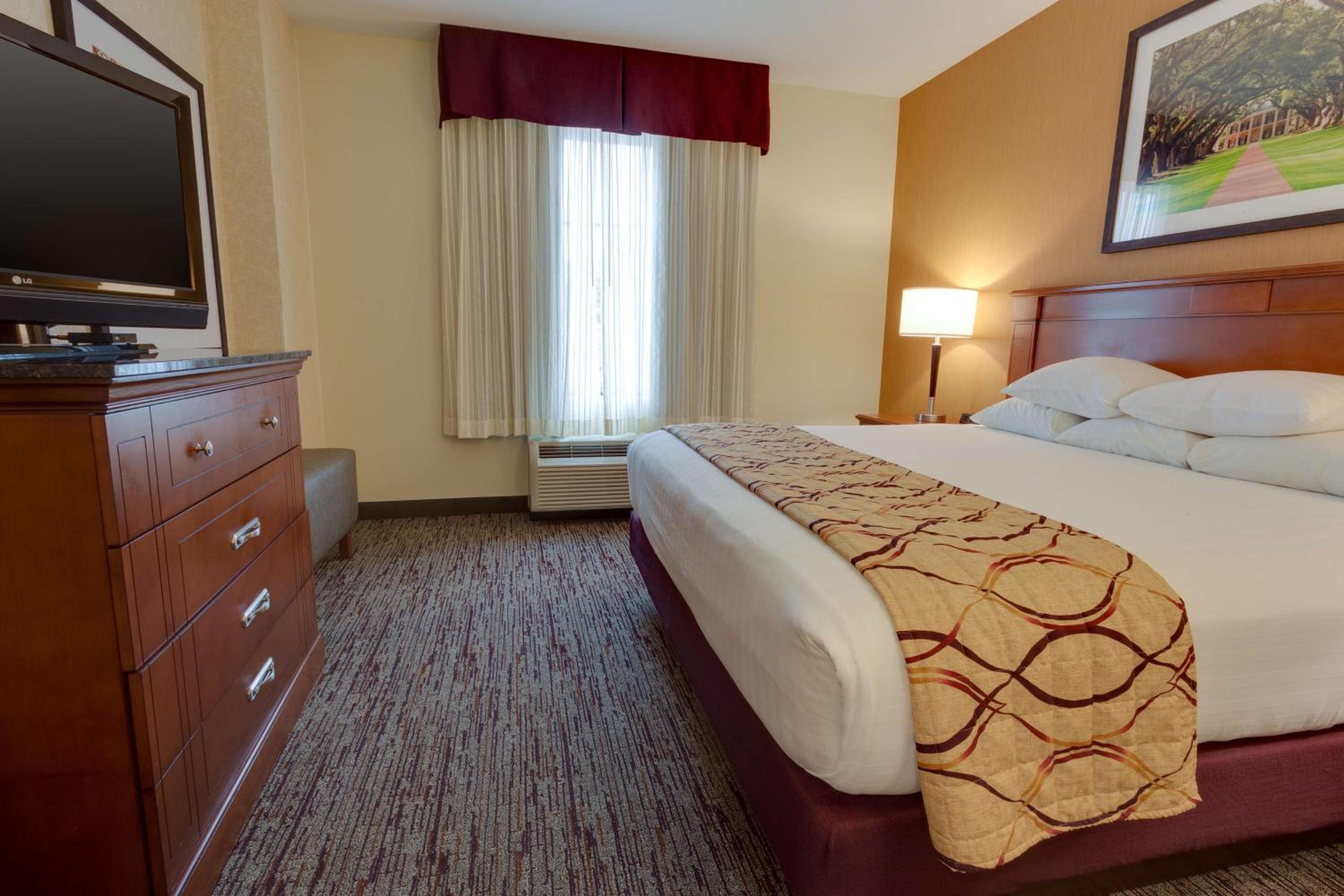Deluxe King Meeting Room, 2 Rooms - Accessible , Tub photo 1