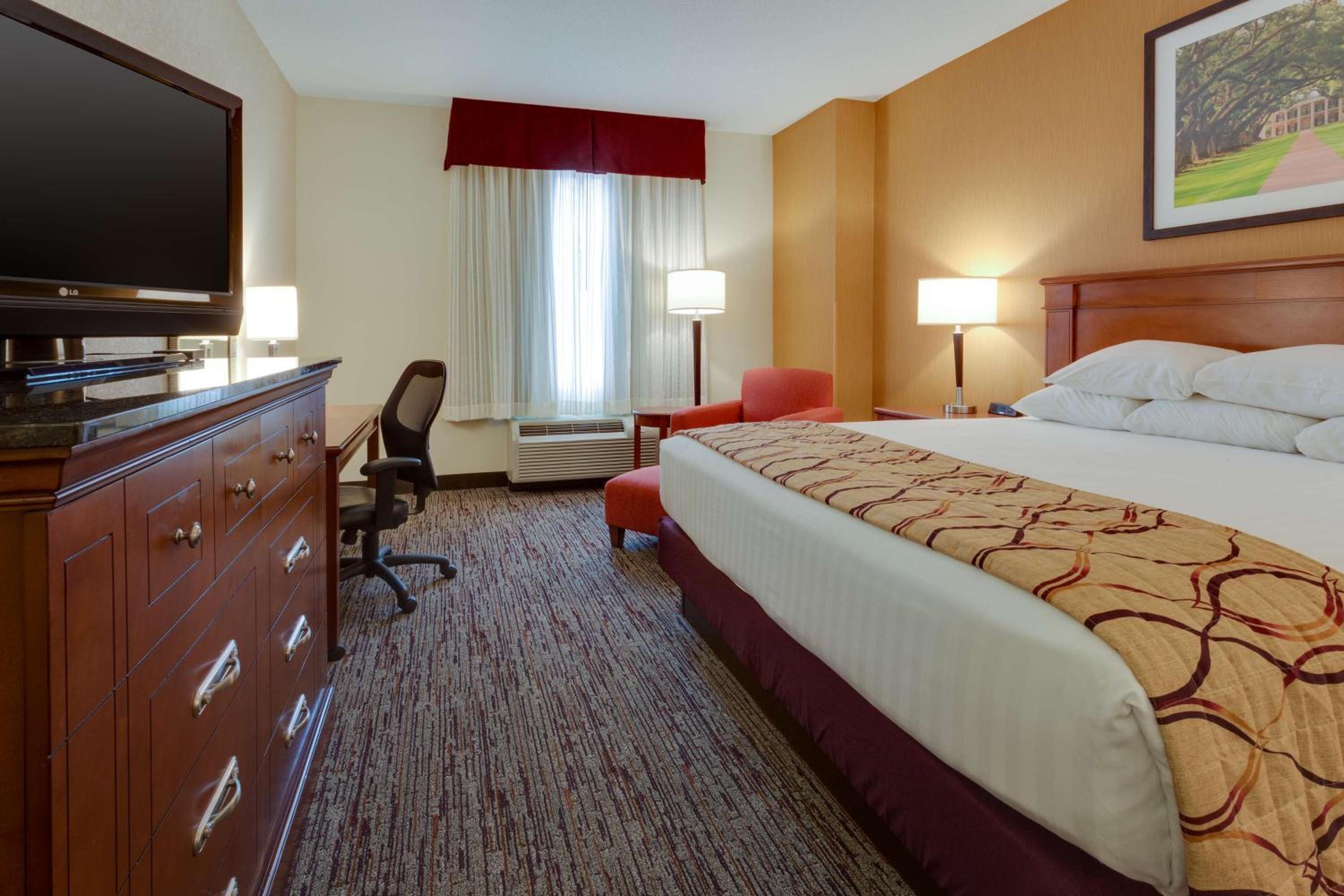 Deluxe King Room - Accessible, Tub - Photo 1