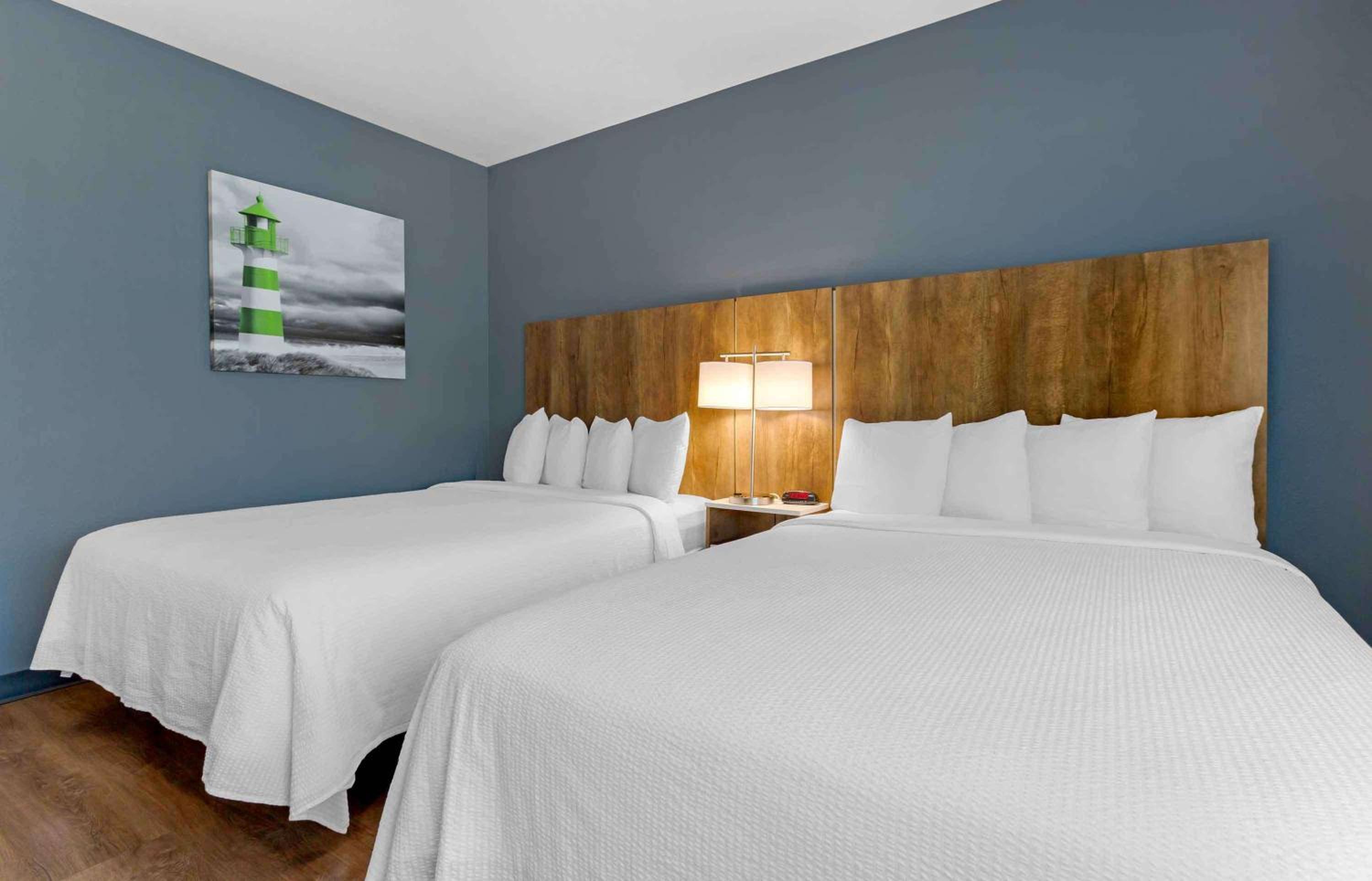Studio Queen Room with Two Queen Beds -Non-Smoking - Photo 1
