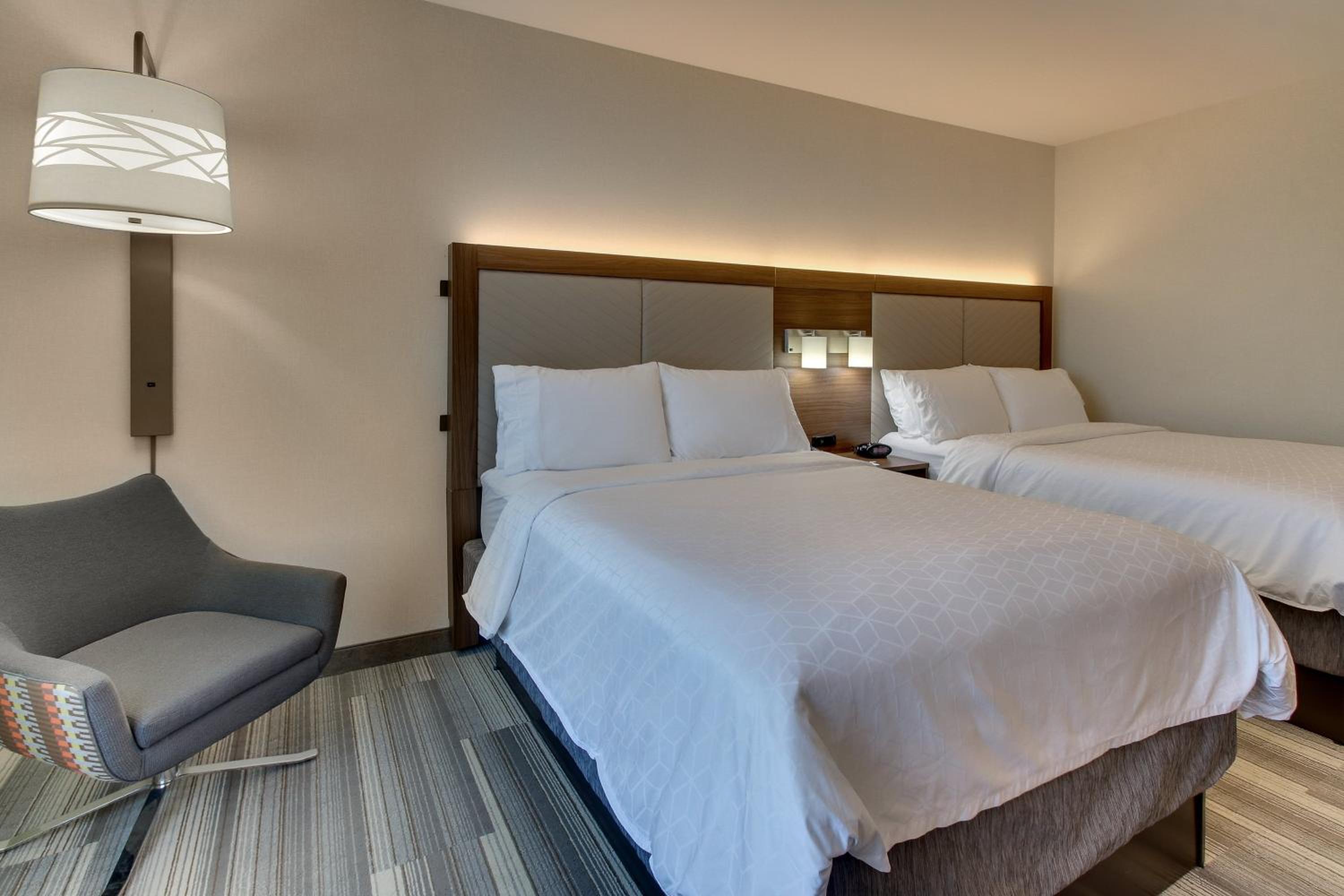 Standard Queen Room with Two Queen Beds - Communications Accessible