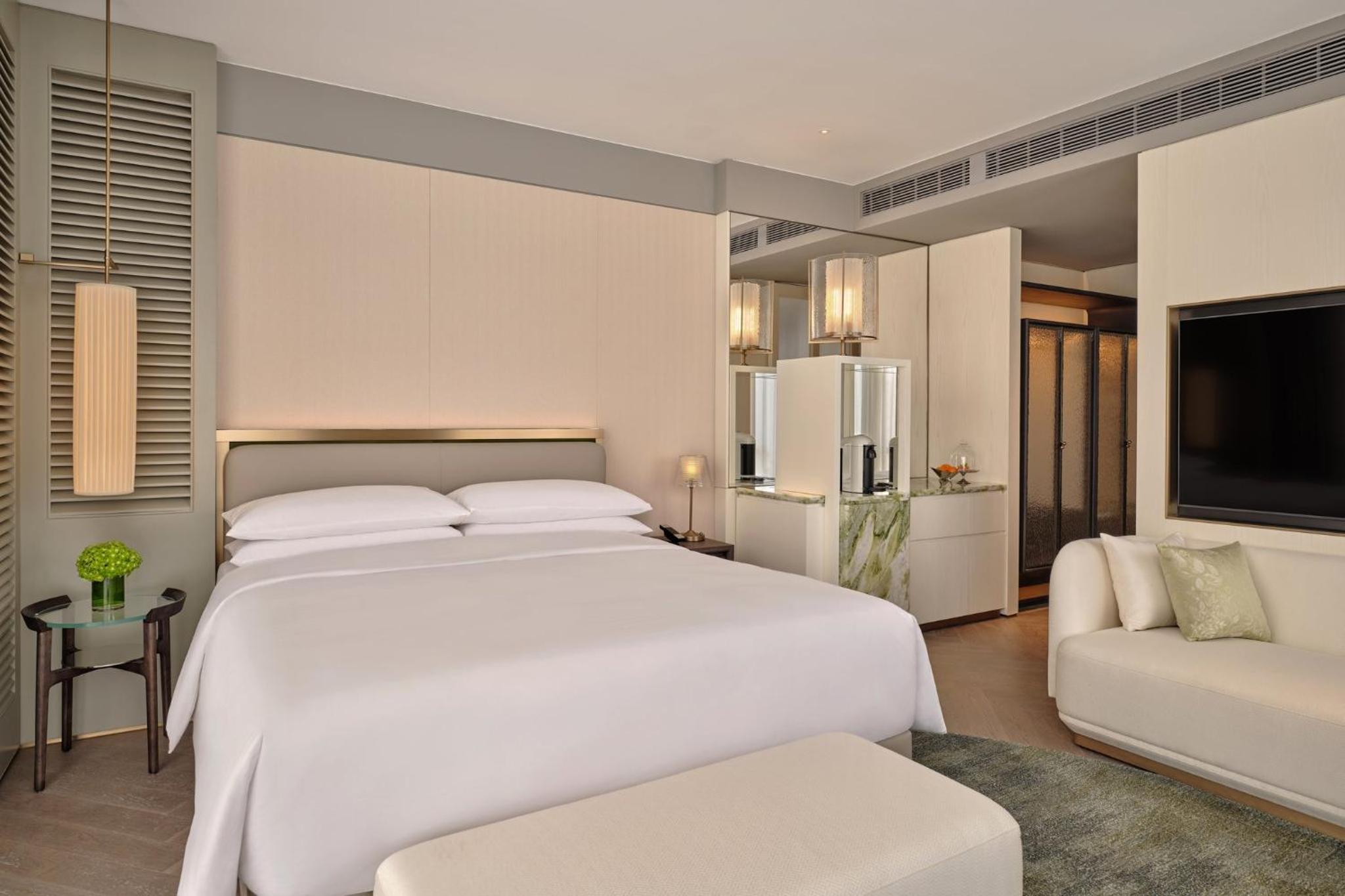 Classic King Room with Garden Bridge View