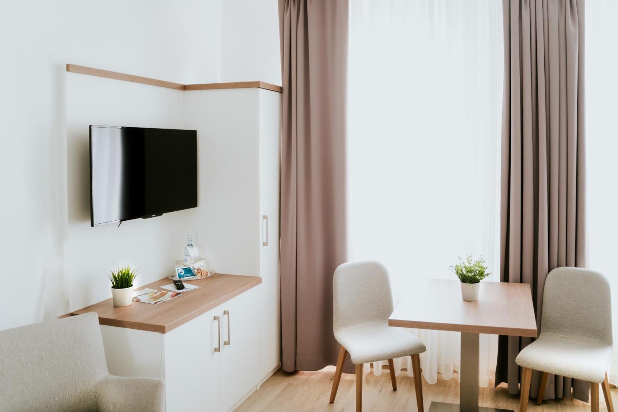 One-Bedroom Apartment photo 1