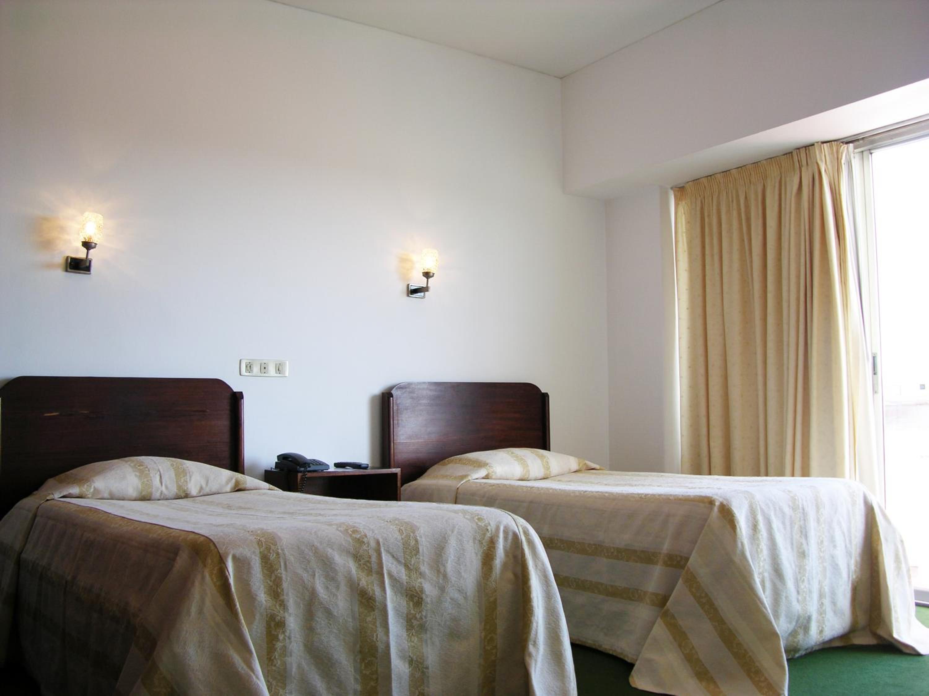 Twin Room - Photo 3