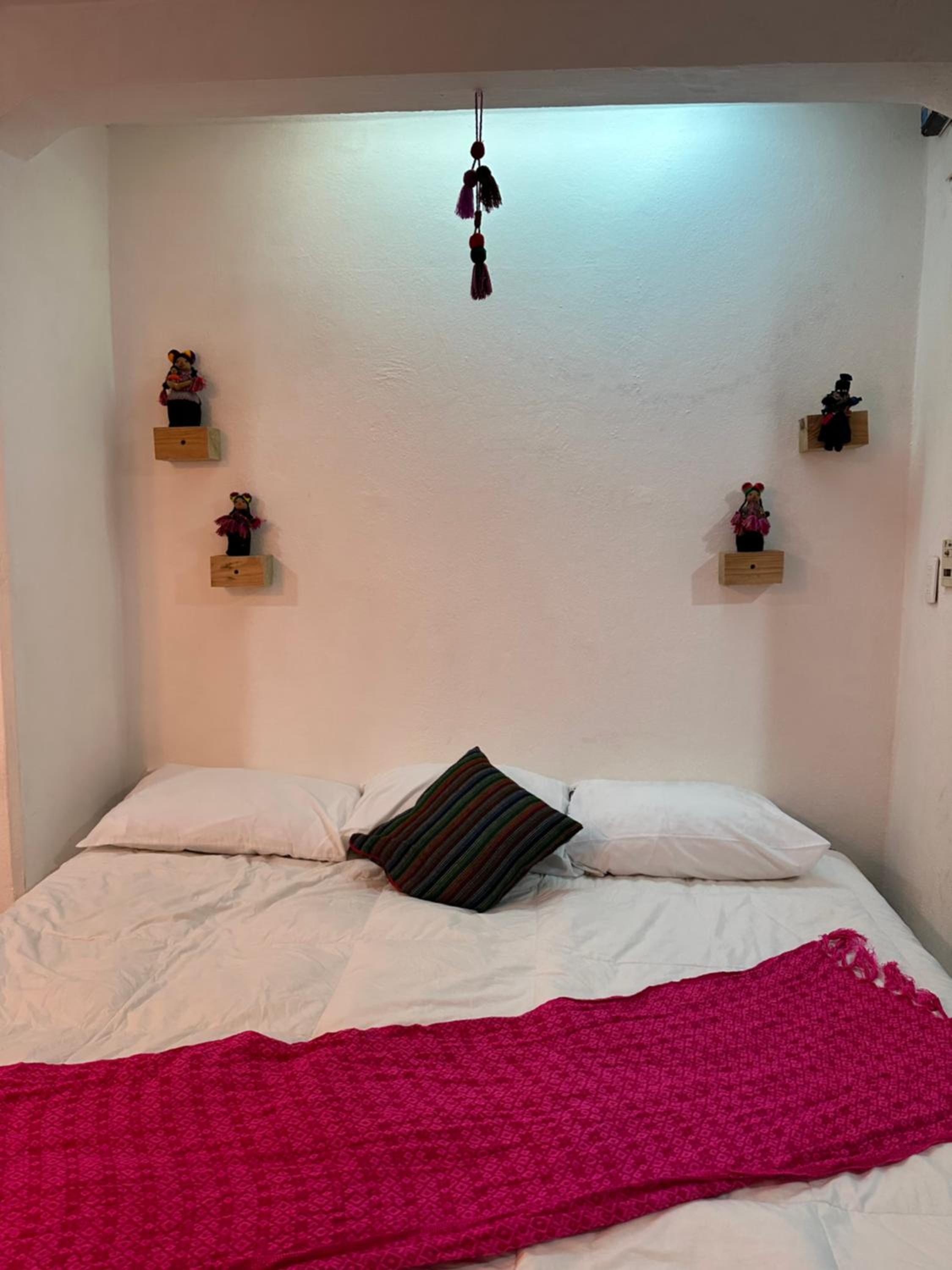 Six-Bedroom House photo 1