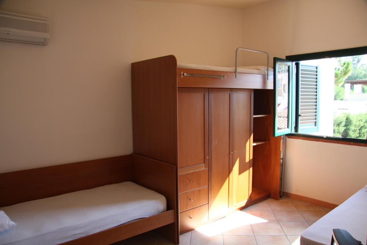 One-Bedroom Apartment with Garden View - Photo 2
