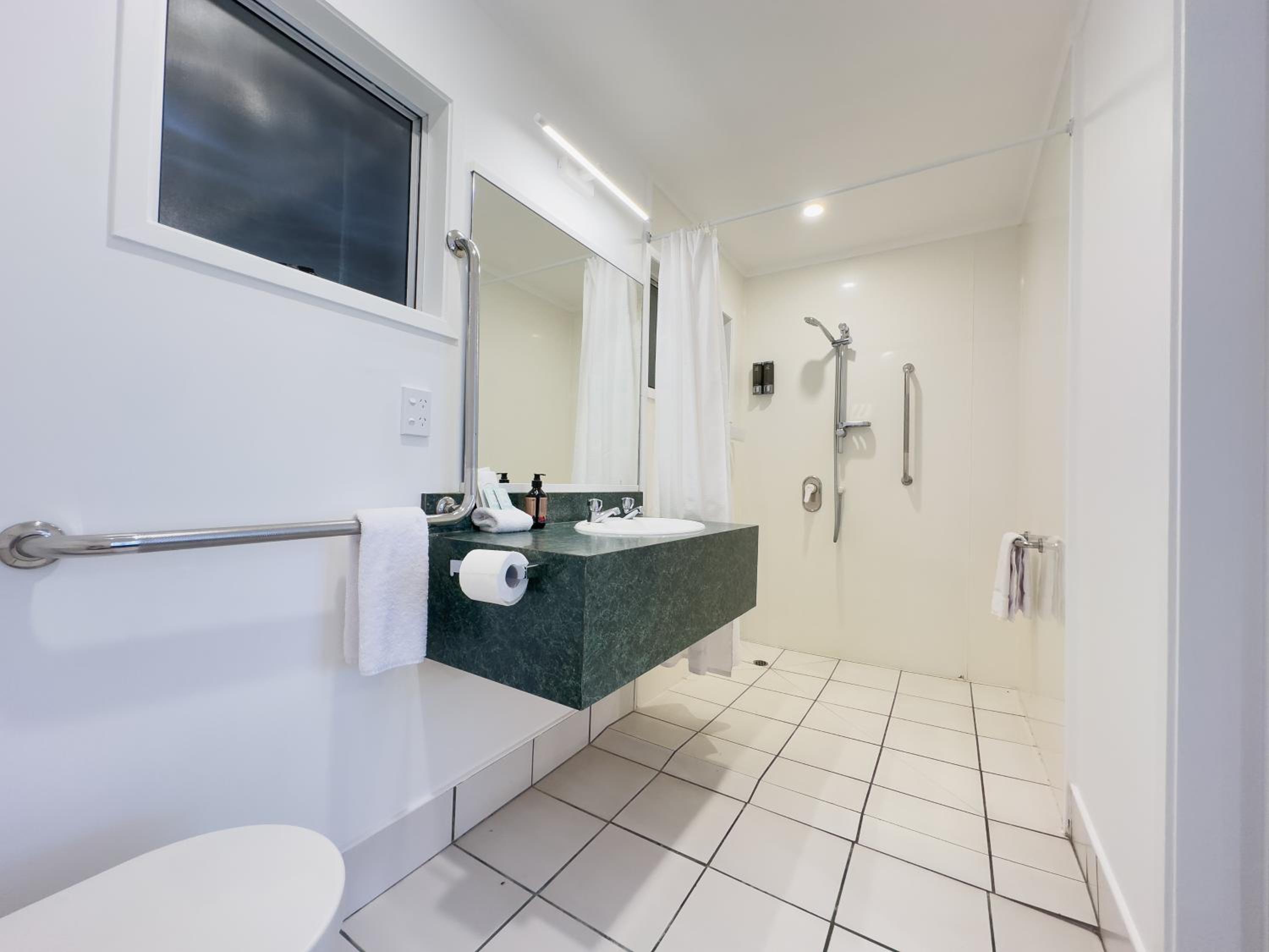 King Room - Disability Access photo 3