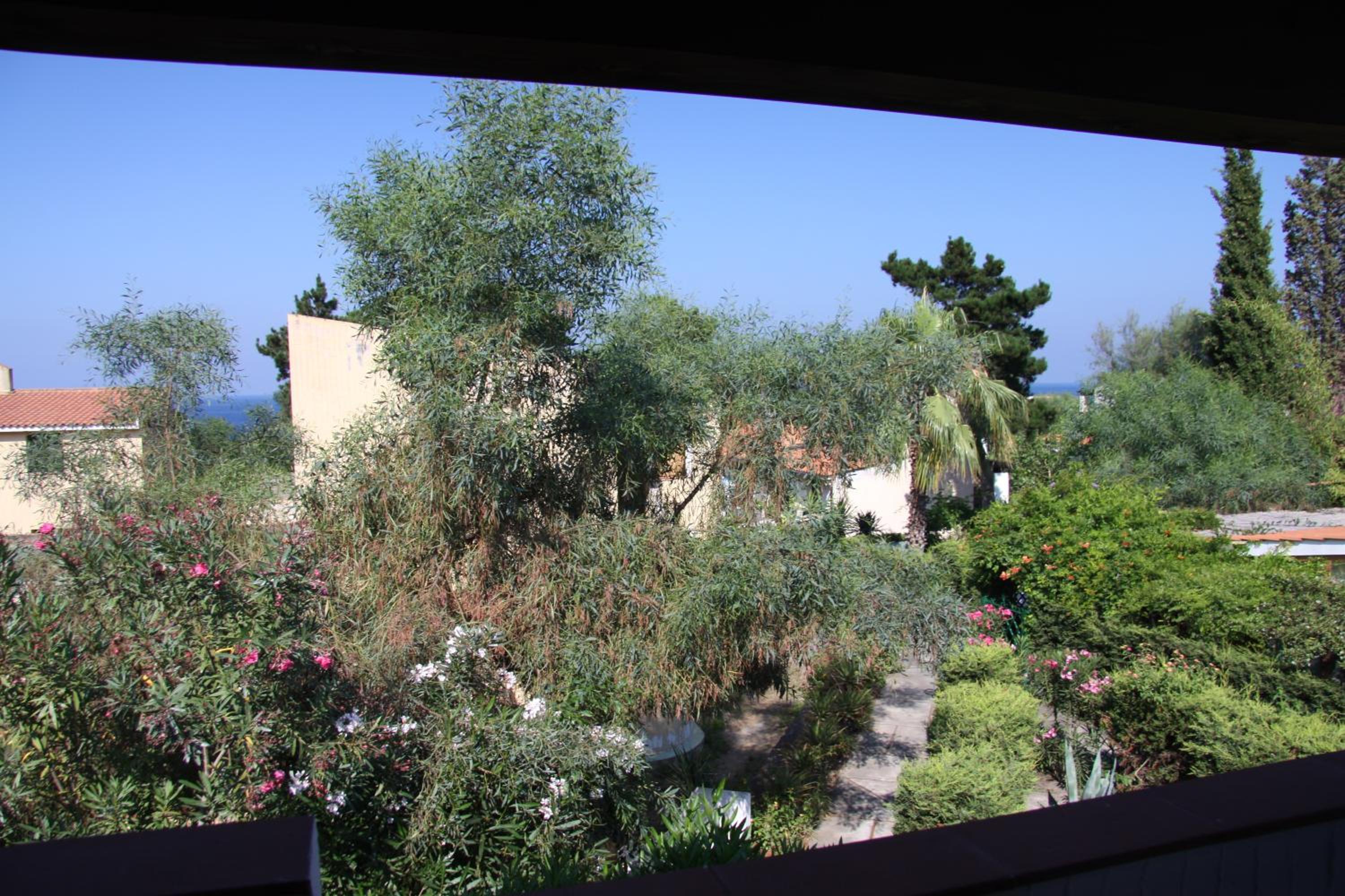 One-Bedroom Apartment with Garden View - Photo 4