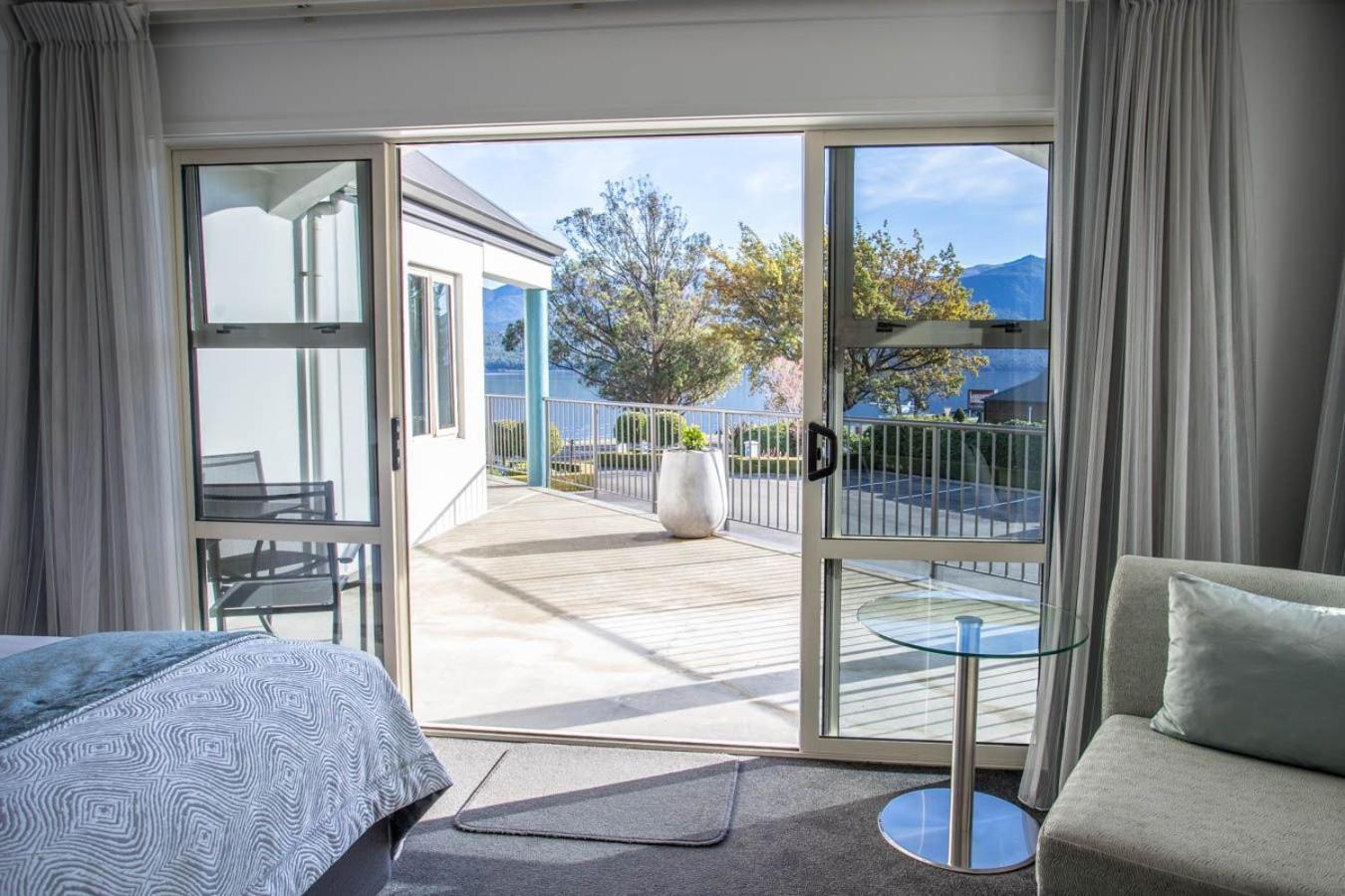 Studio with Lake View - Photo 15