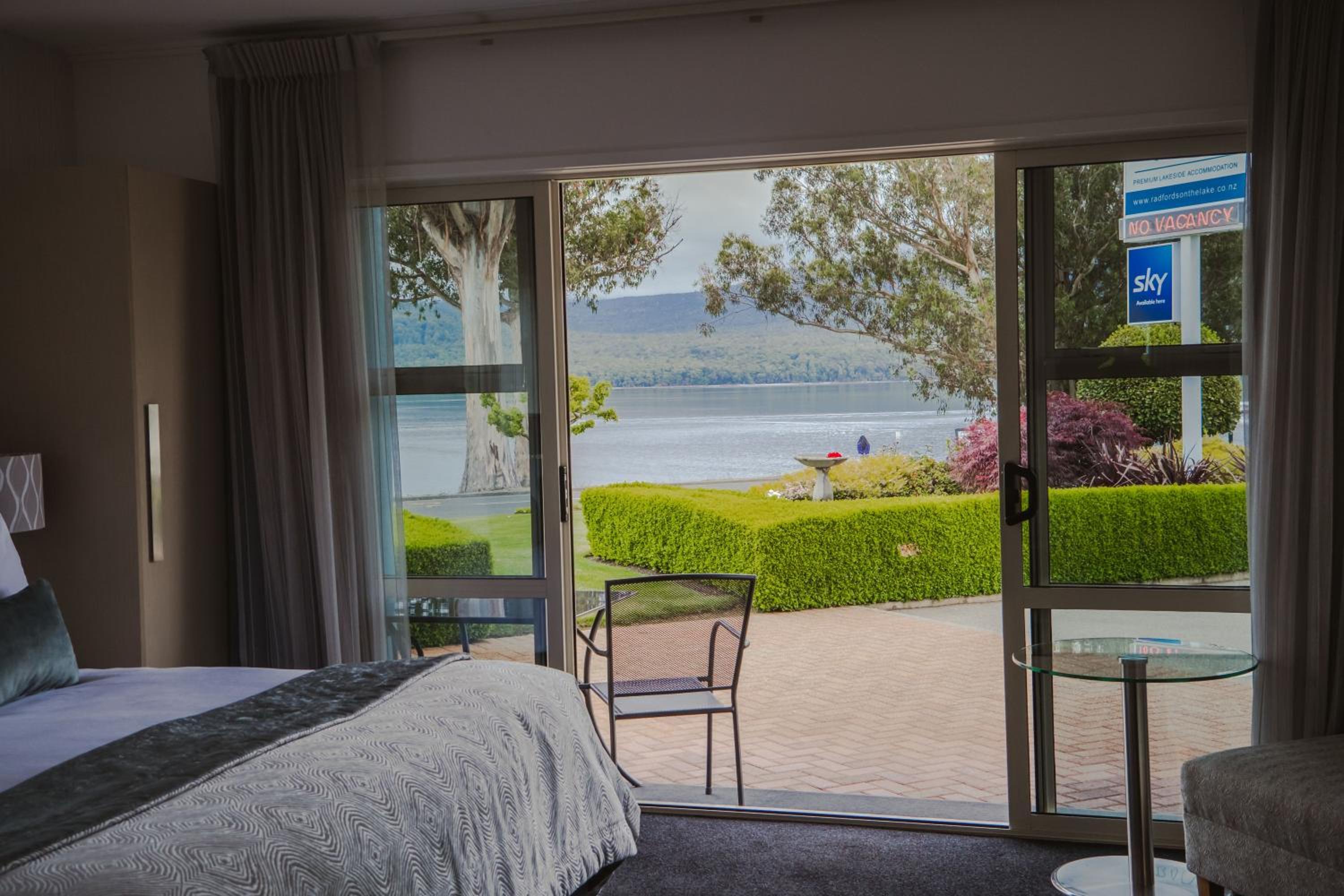 Studio with Lake View - Photo 10