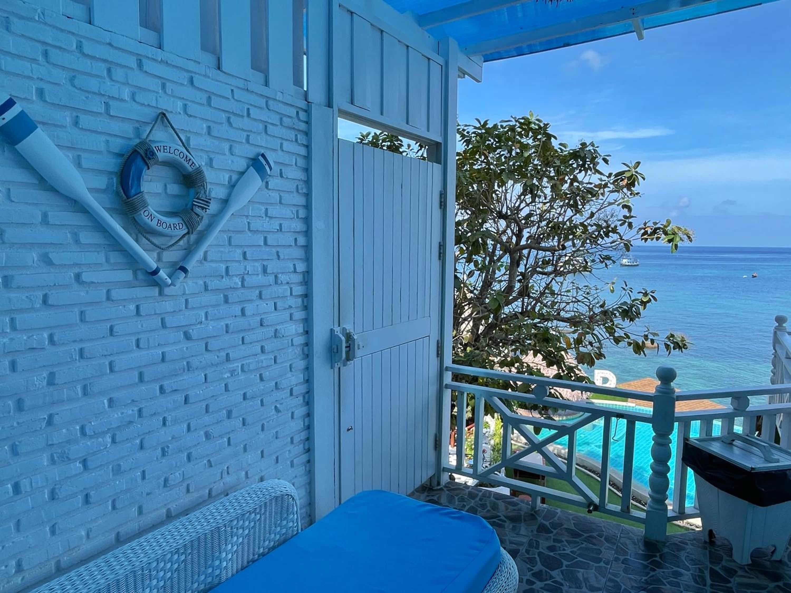 Honeymoon Suite with Sea View photo 3