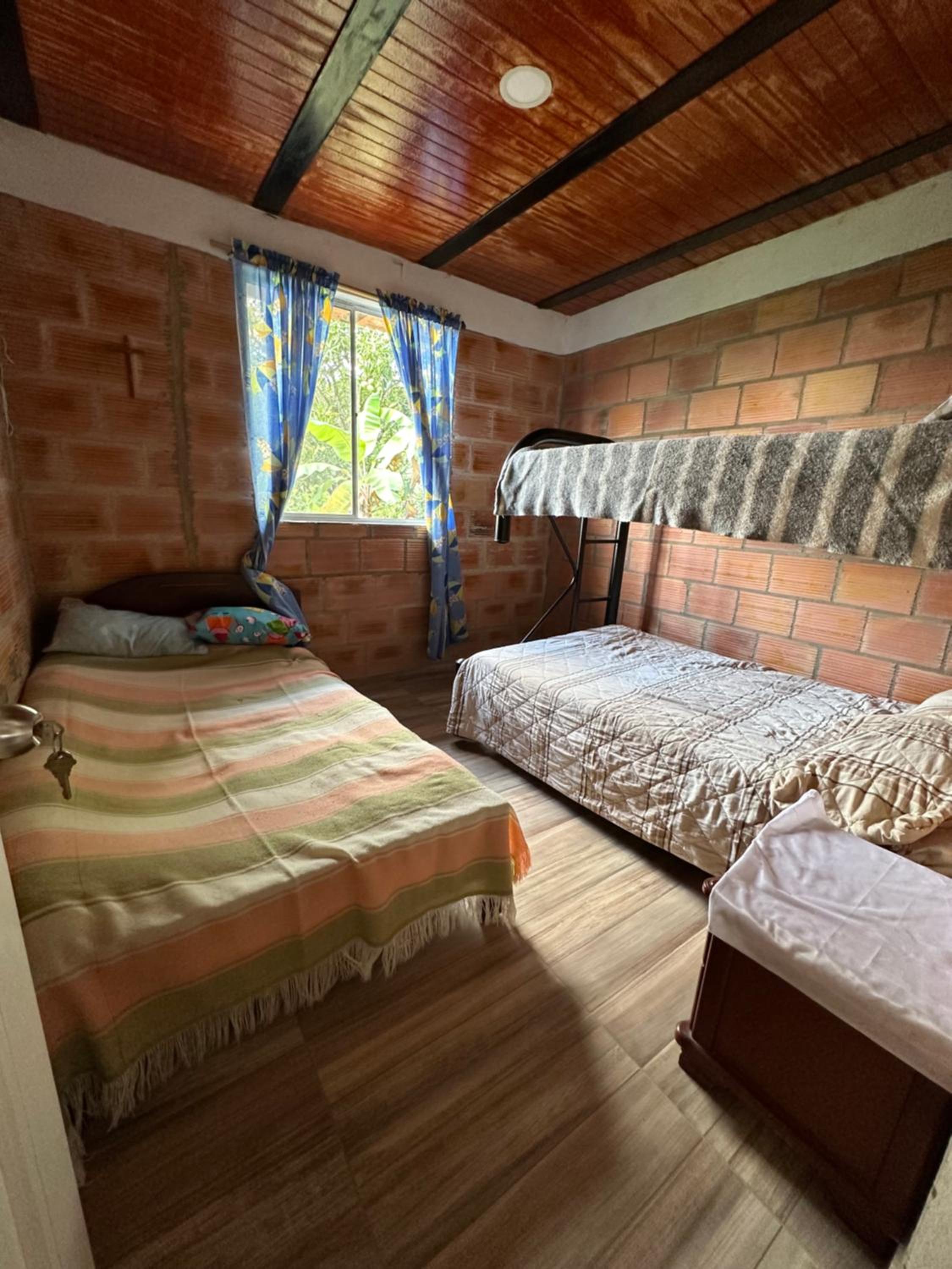 Six-Bedroom House photo 1