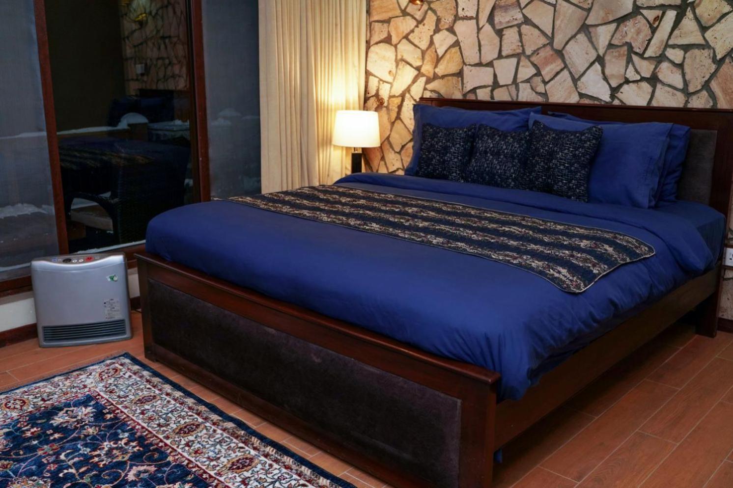 King Suite with Balcony photo 2